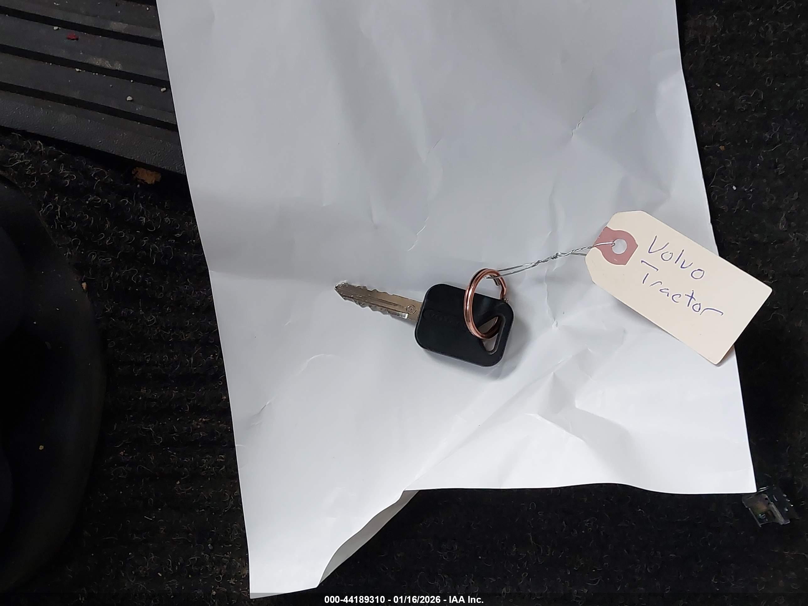 VOLVO VN image 11