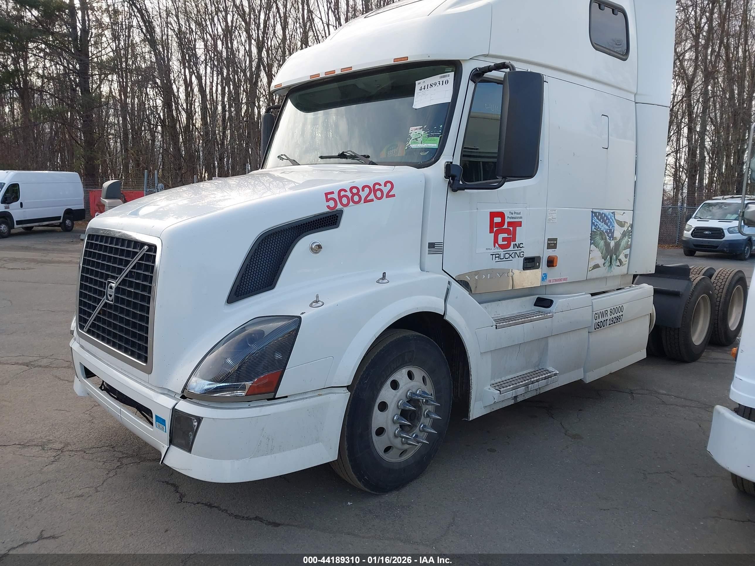 VOLVO VN image 2