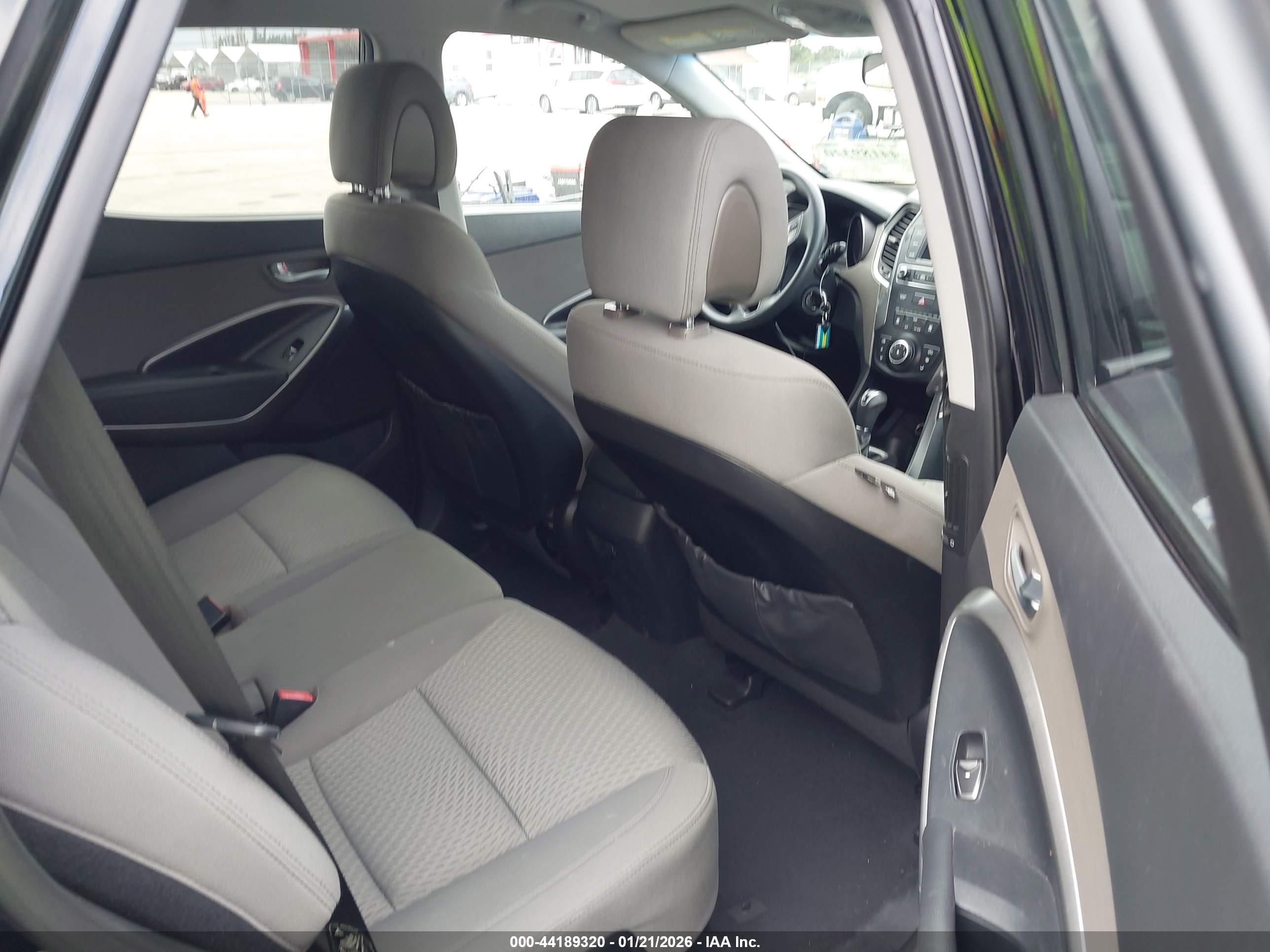 HYUNDAI SANTA image 8