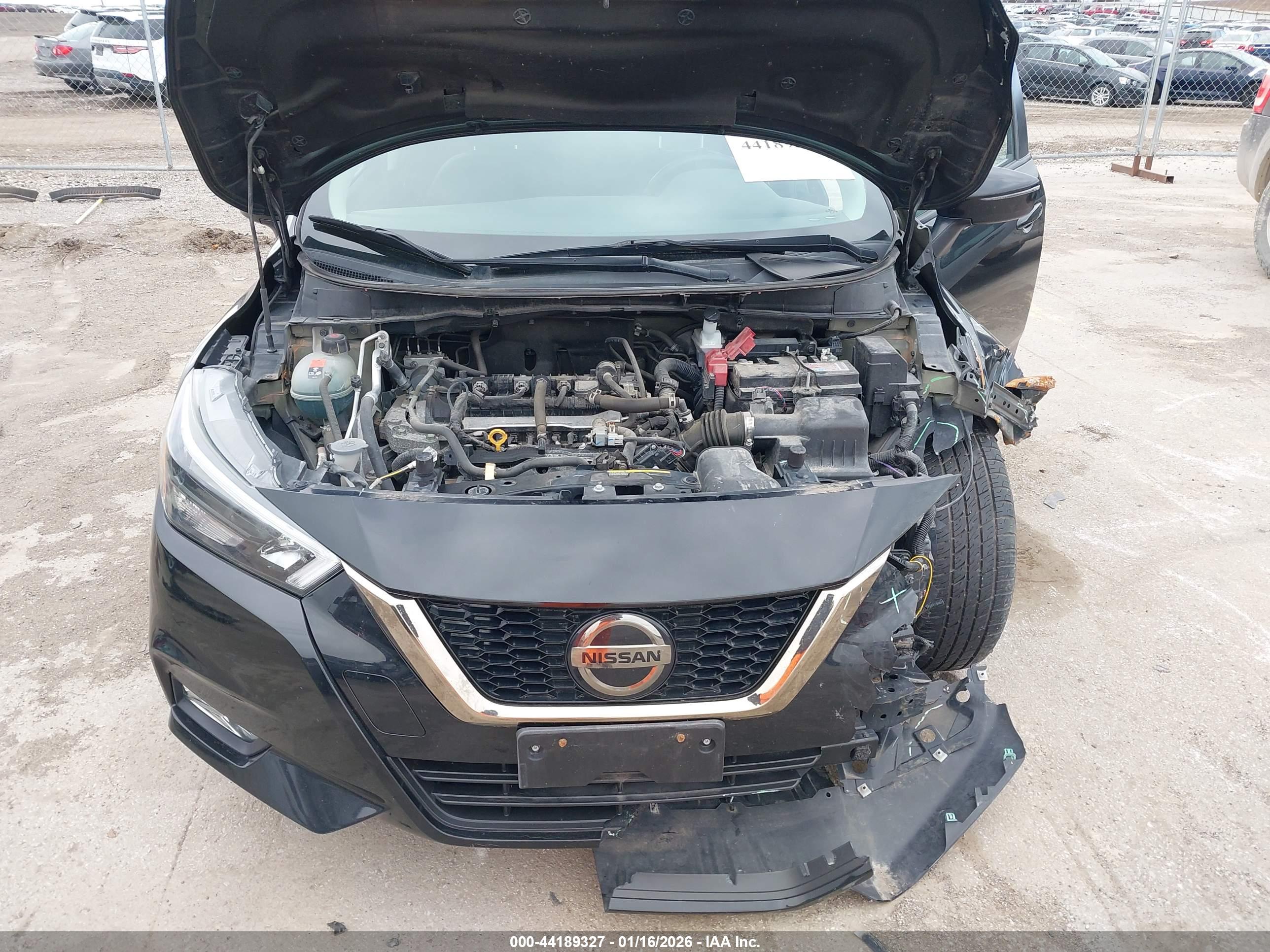 NISSAN VERSA image 10