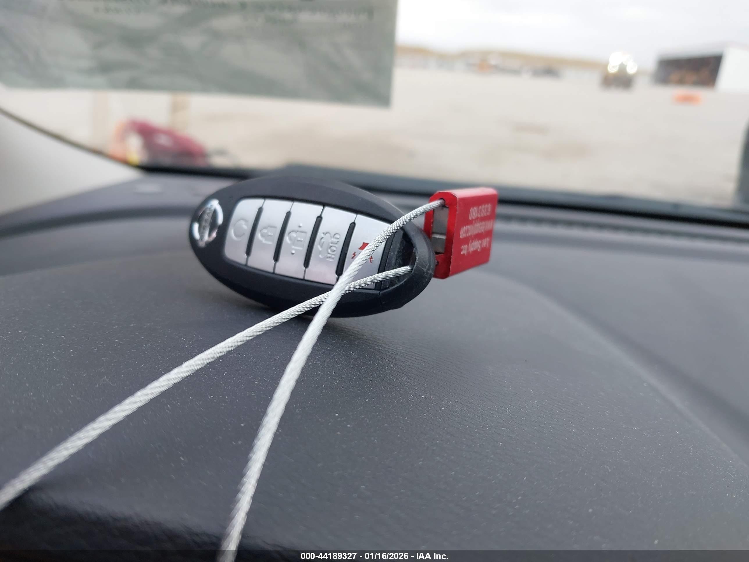 NISSAN VERSA image 11