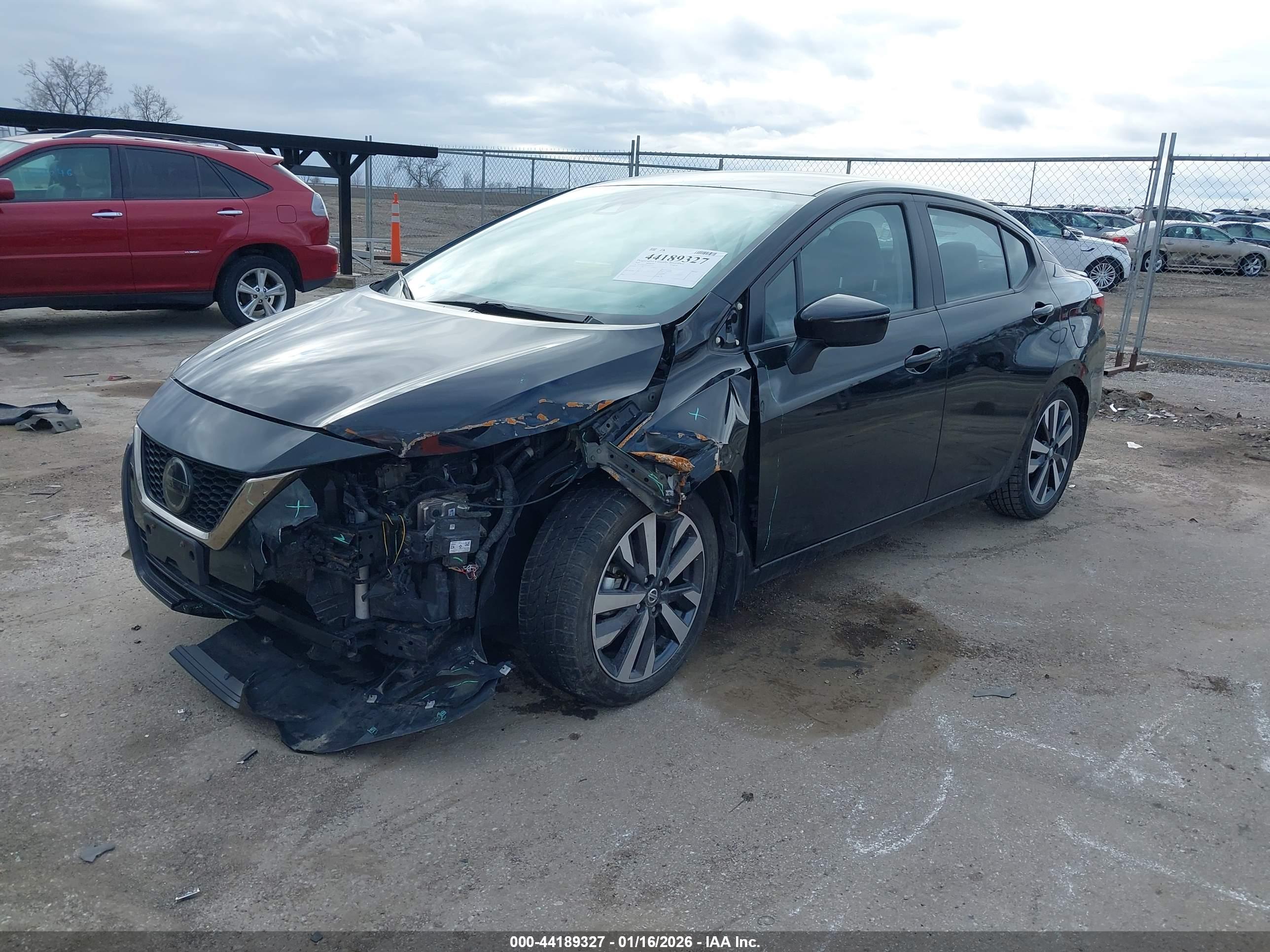 NISSAN VERSA image 6