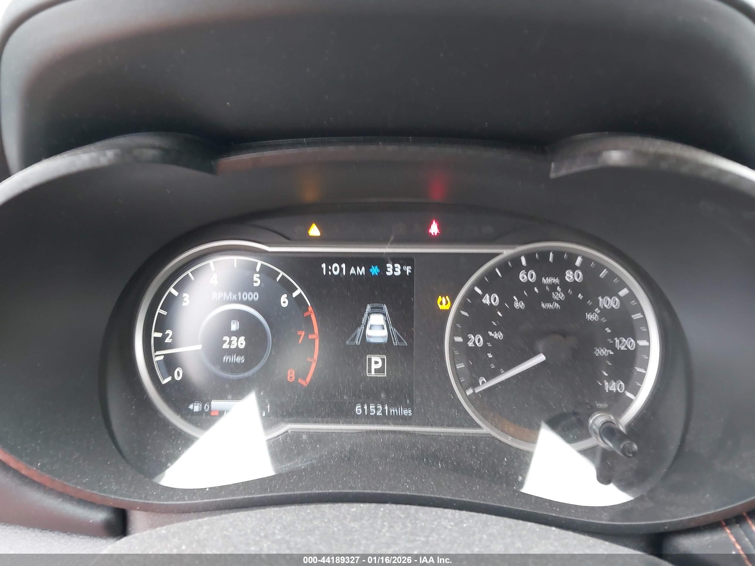 NISSAN VERSA image 7