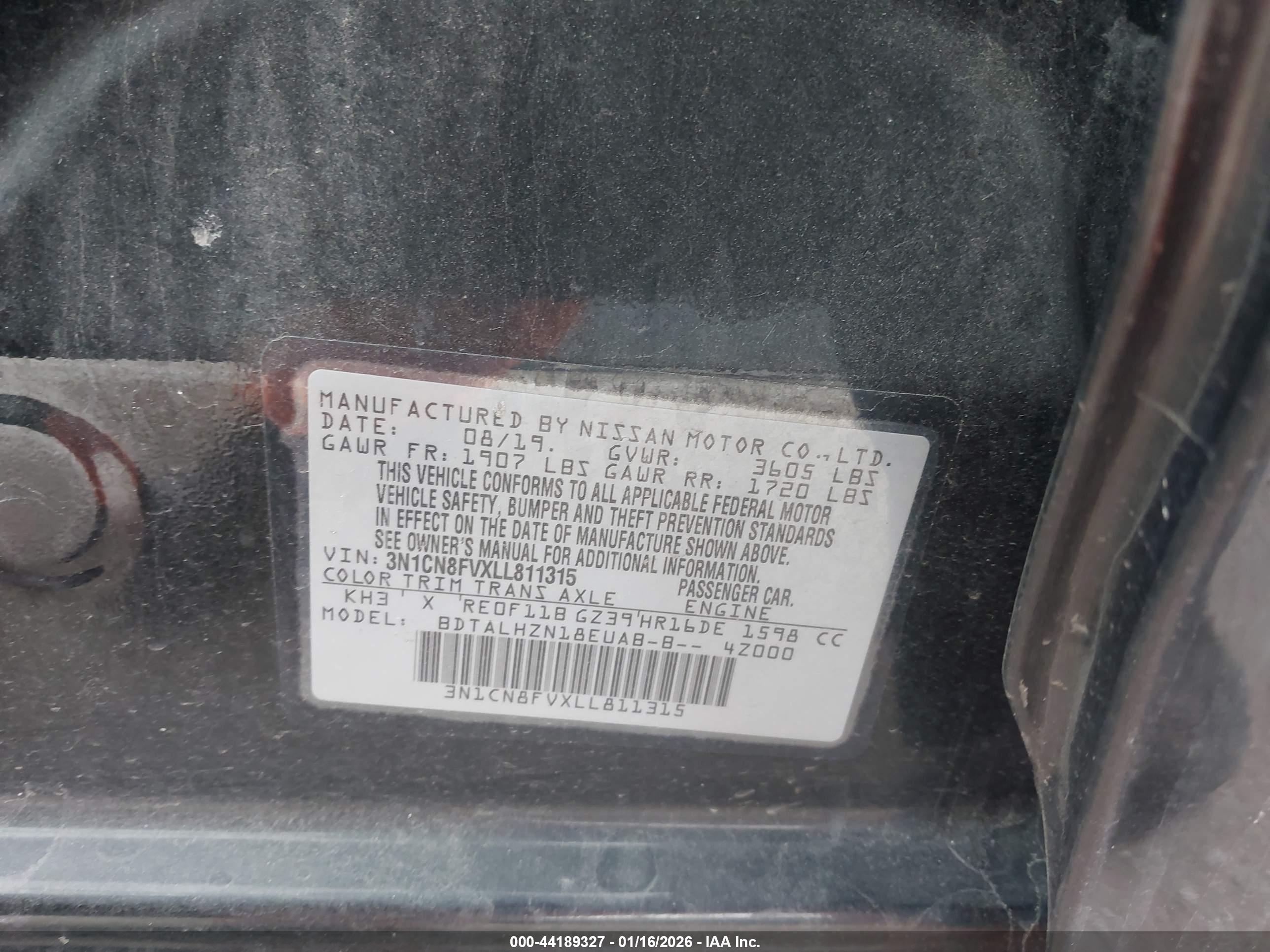 NISSAN VERSA image 9