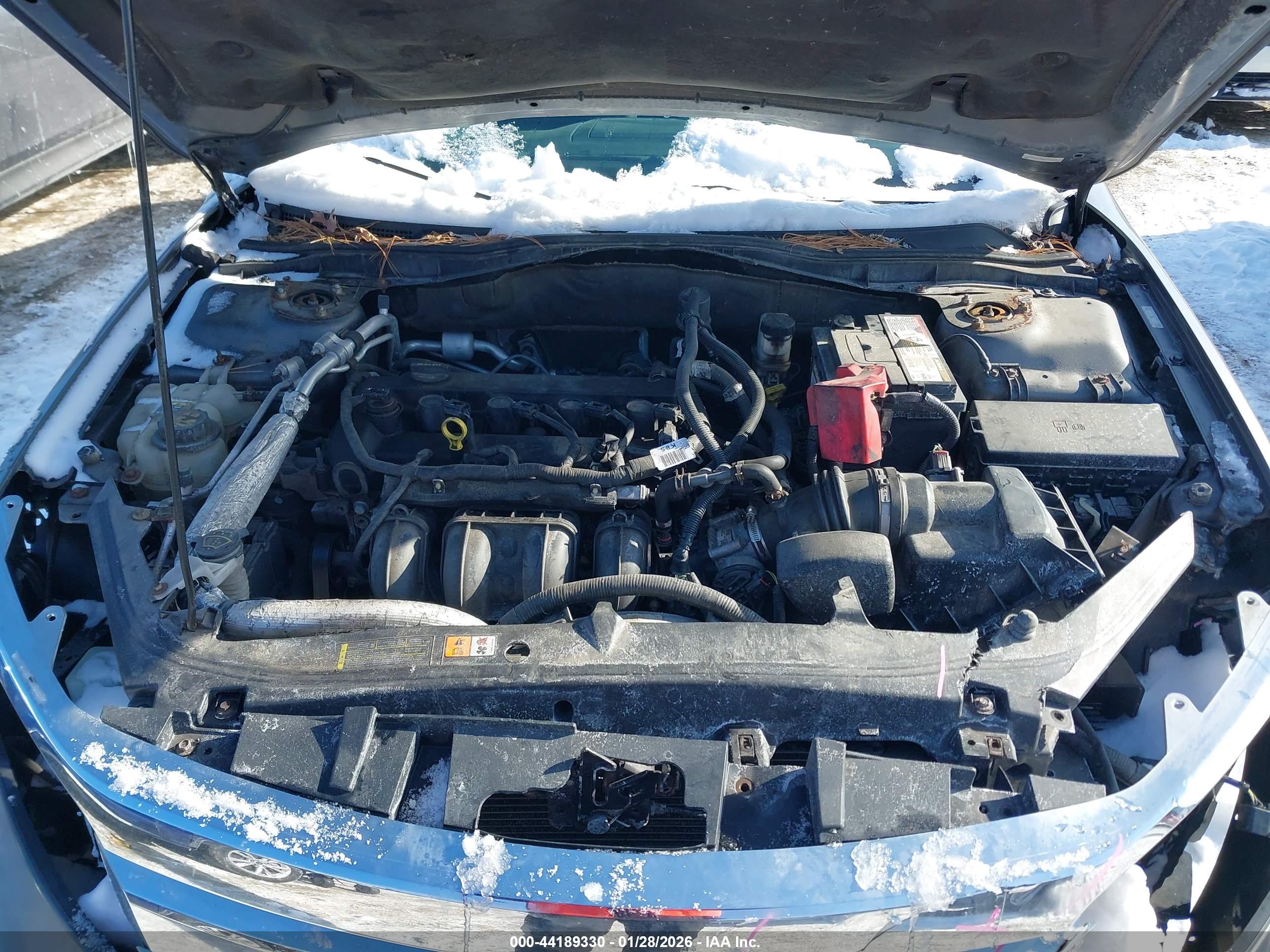 FORD FUSION image 10