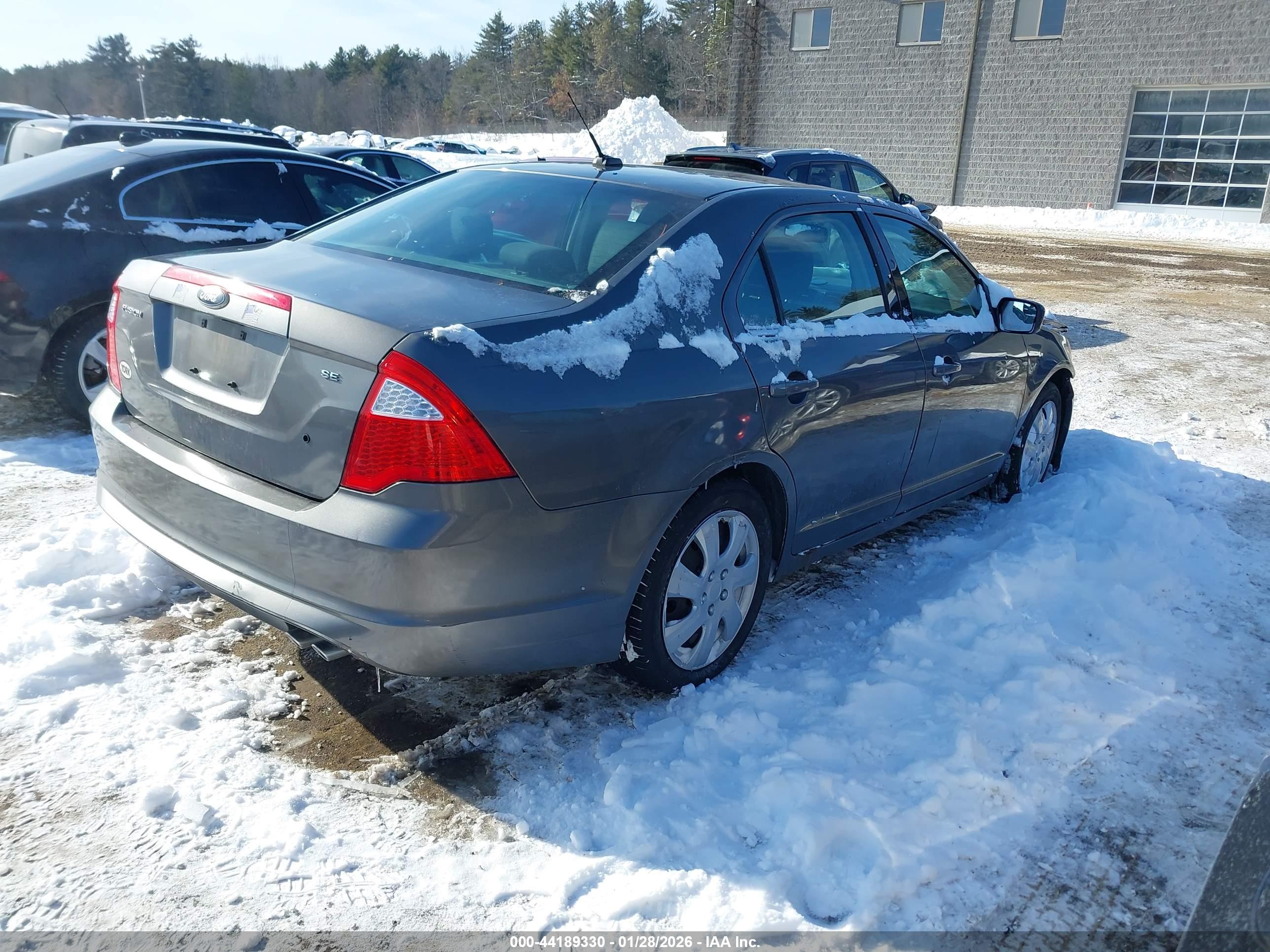 FORD FUSION image 4