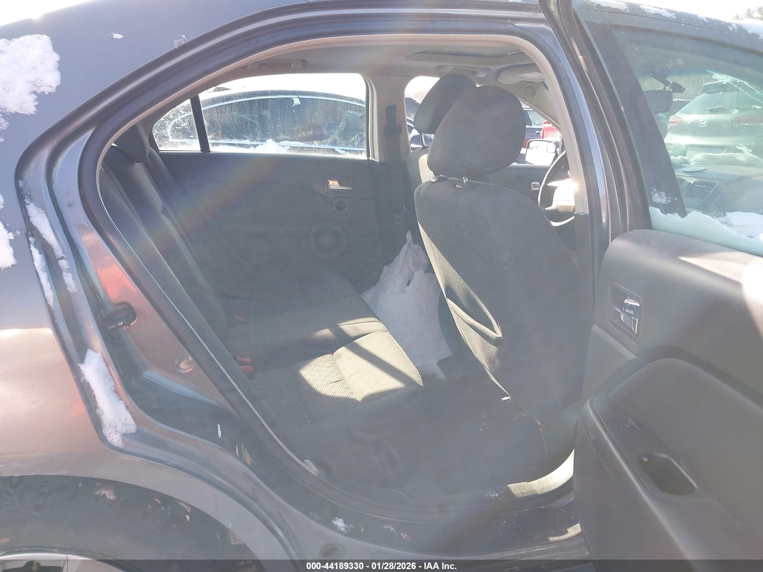 FORD FUSION image 8