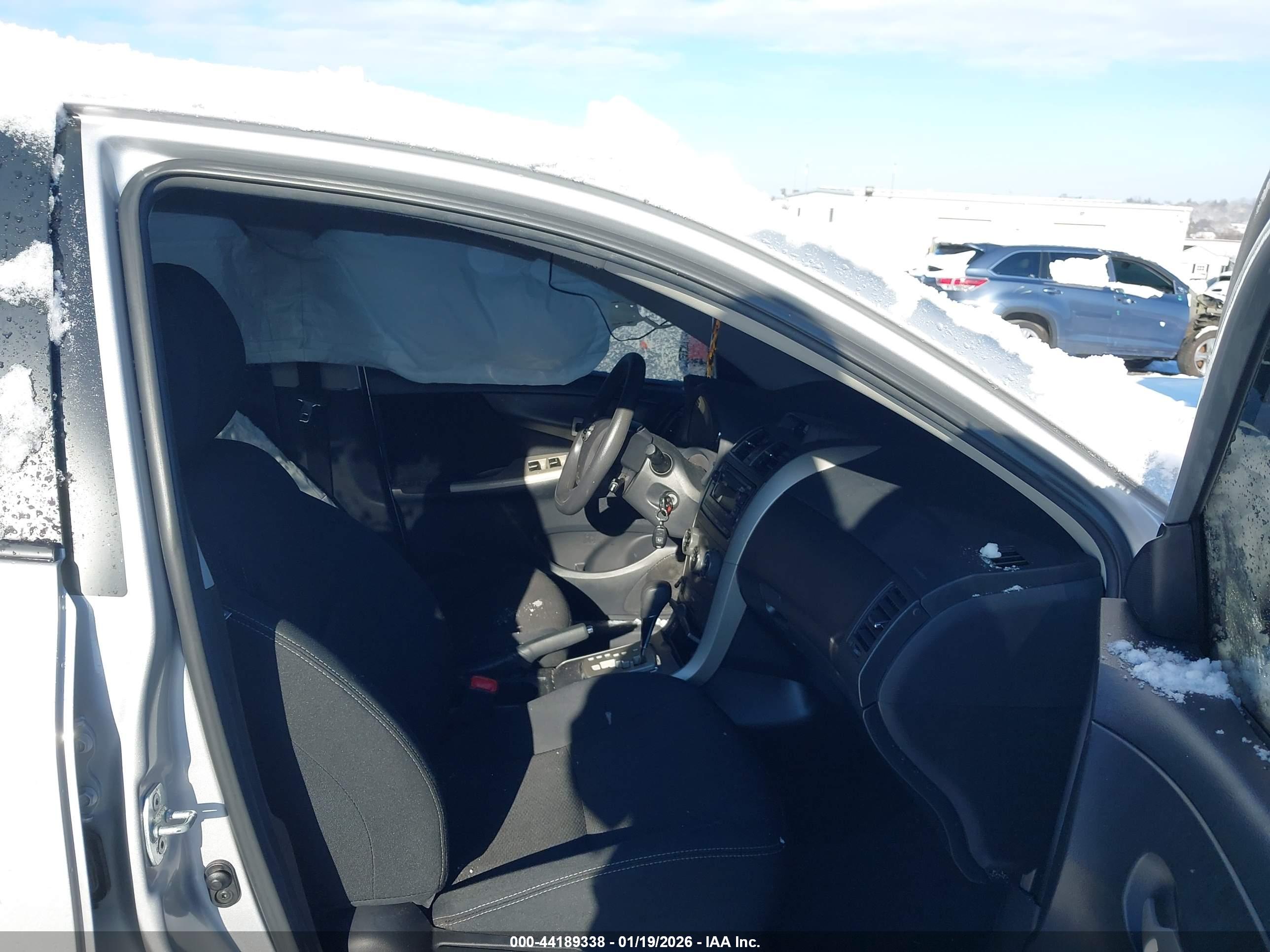 TOYOTA COROLLA image 5
