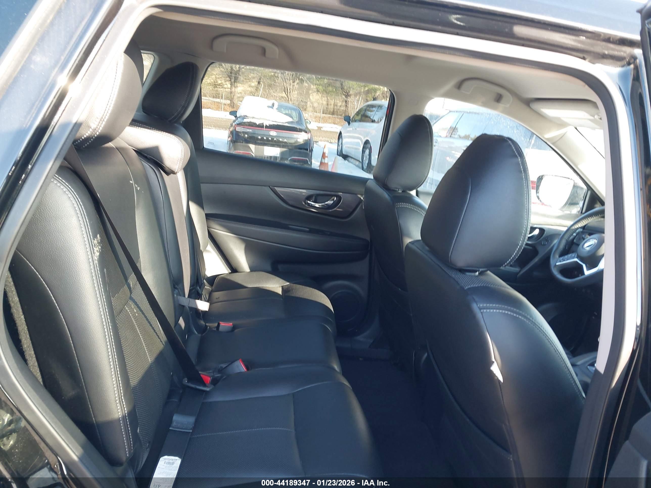 NISSAN ROGUE image 8