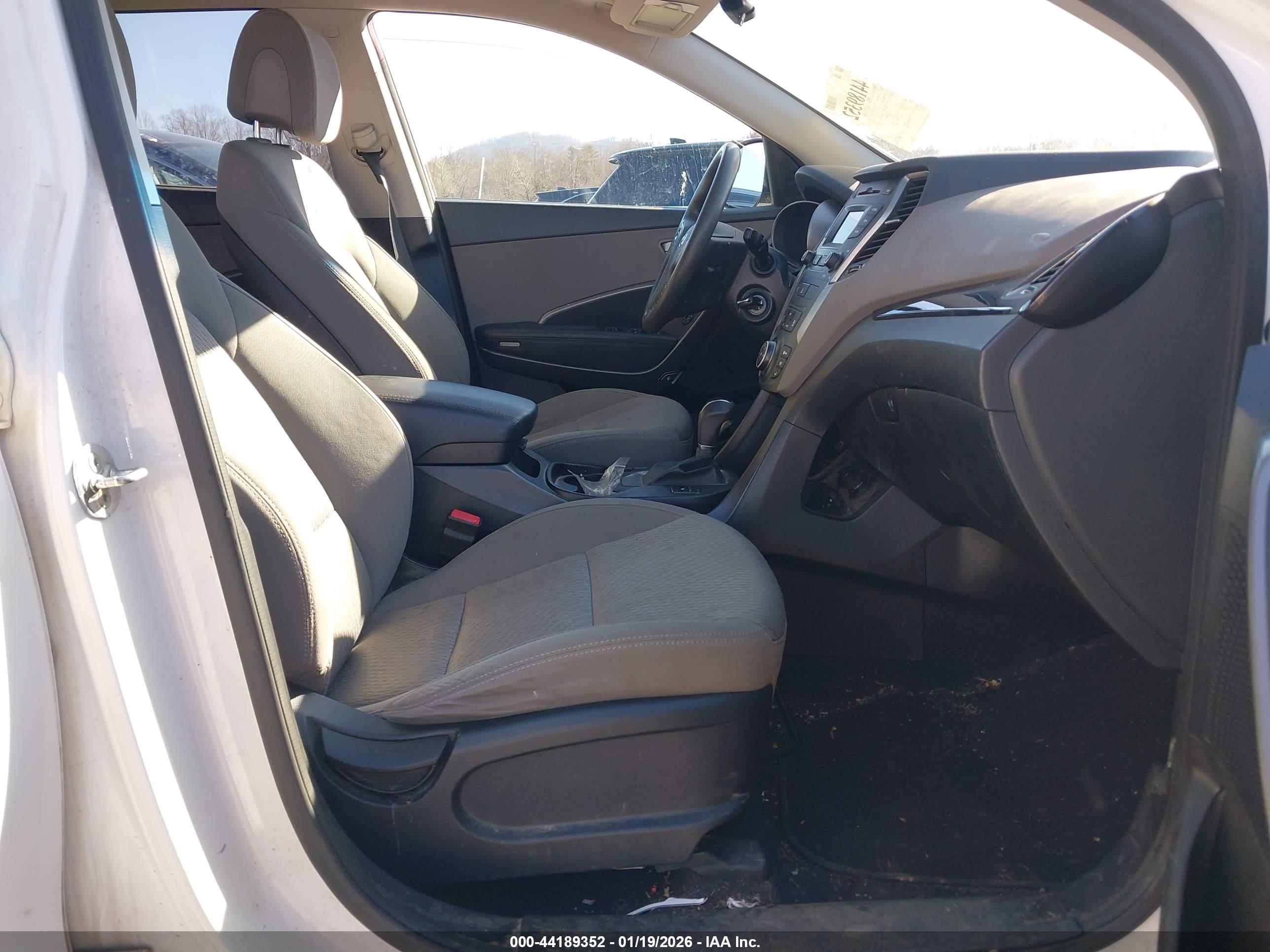 HYUNDAI SANTA image 5