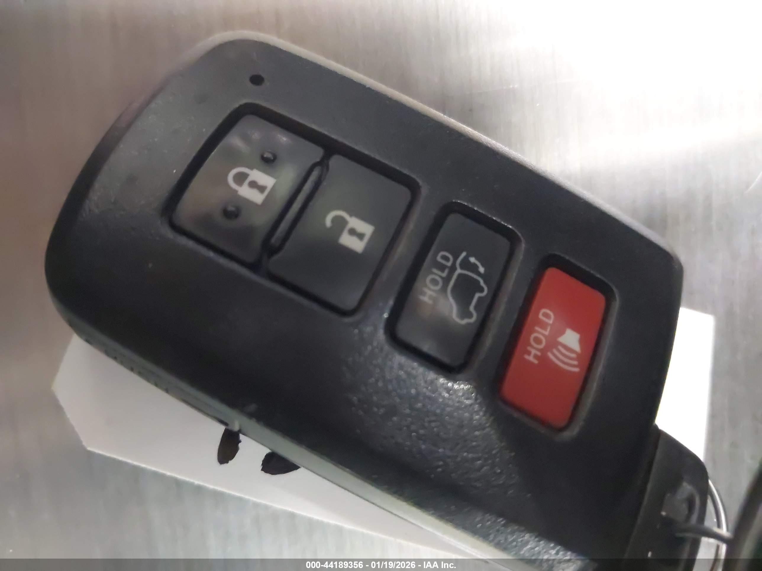 TOYOTA RAV4 image 11