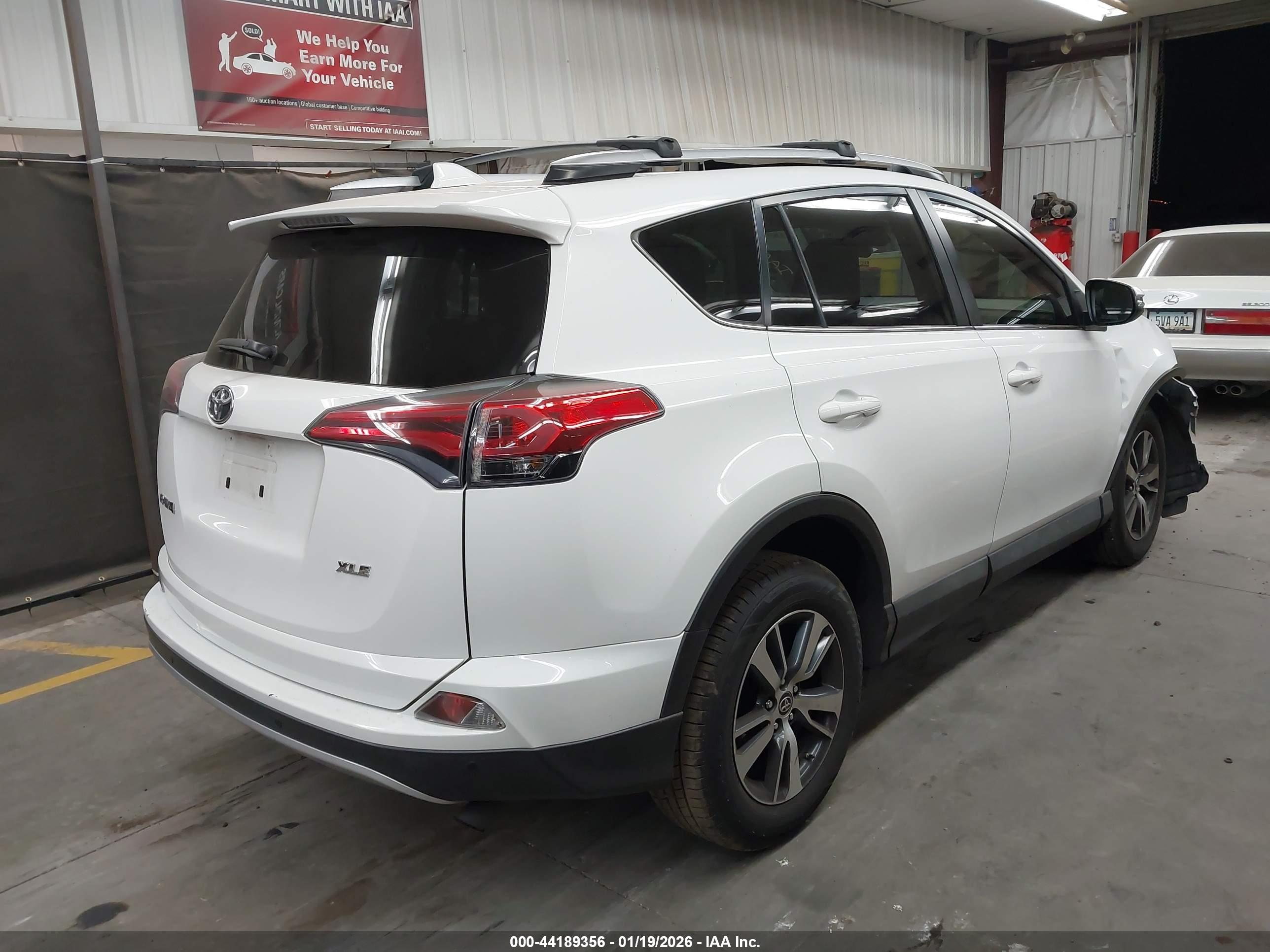 TOYOTA RAV4 image 4