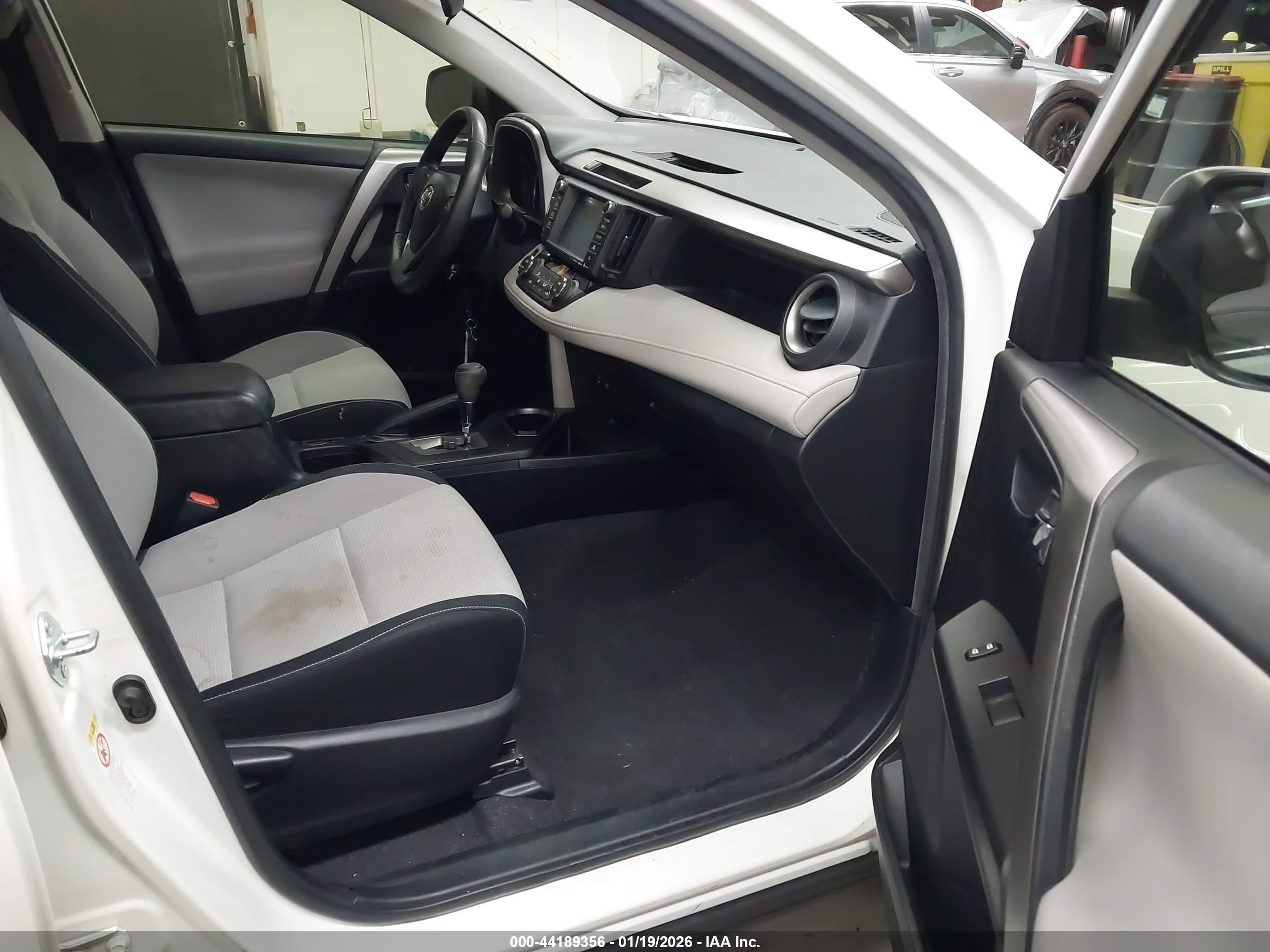 TOYOTA RAV4 image 5