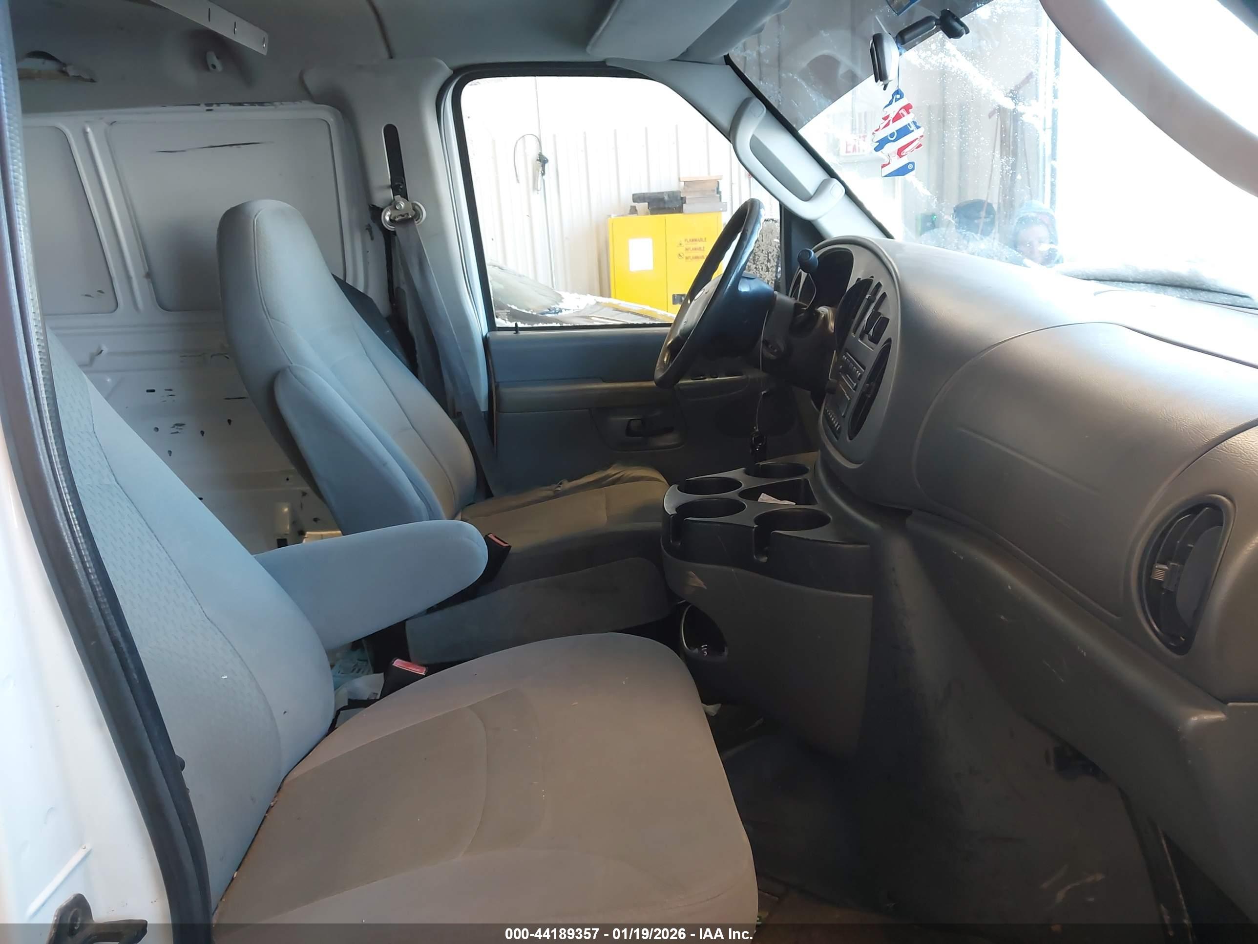 FORD E-150 image 5