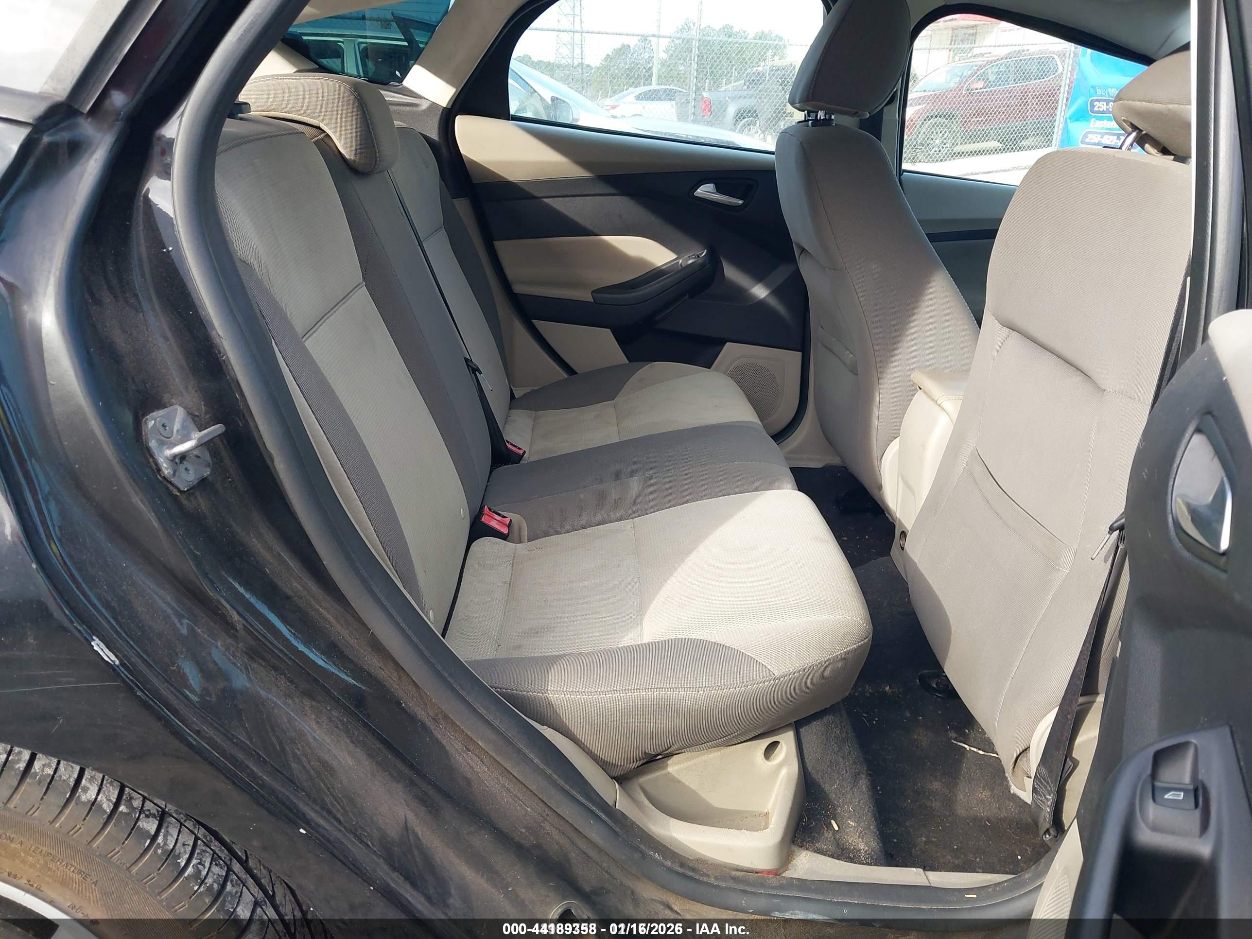 FORD FOCUS image 8