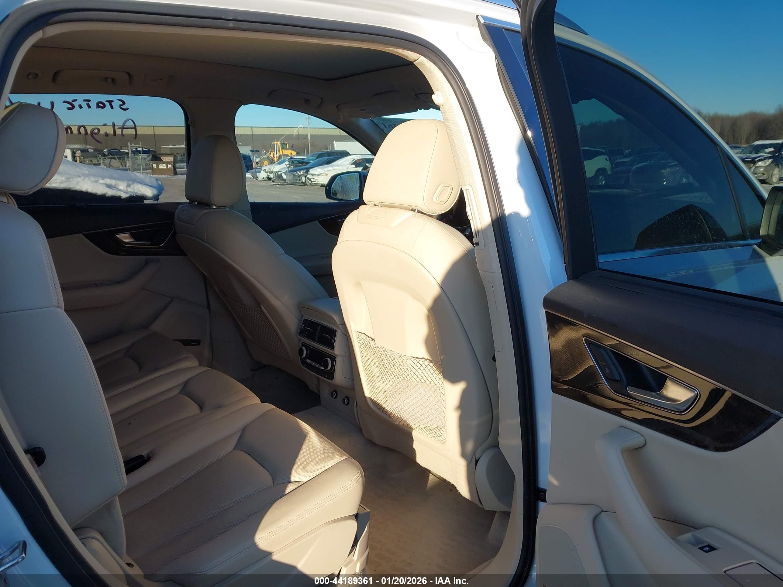 AUDI Q7 image 8