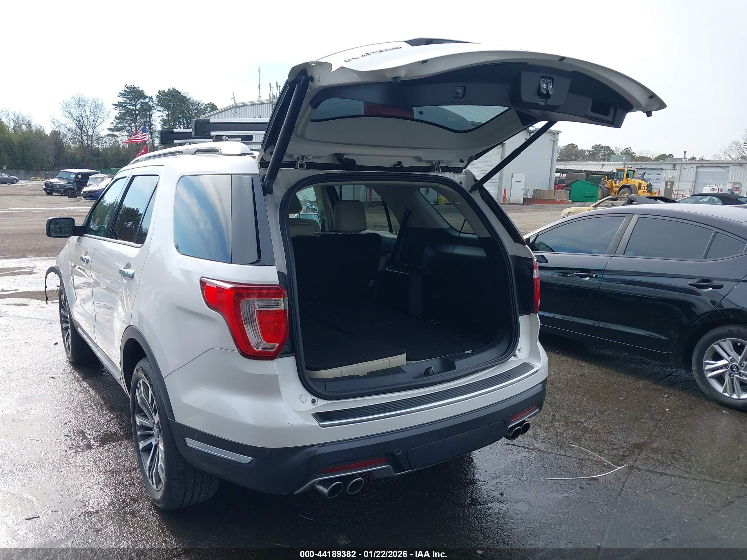 FORD EXPLORER image 3