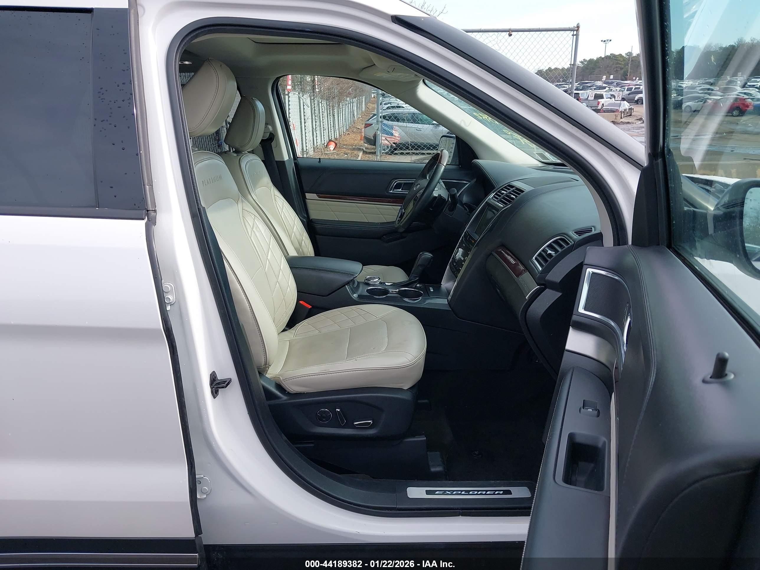 FORD EXPLORER image 5