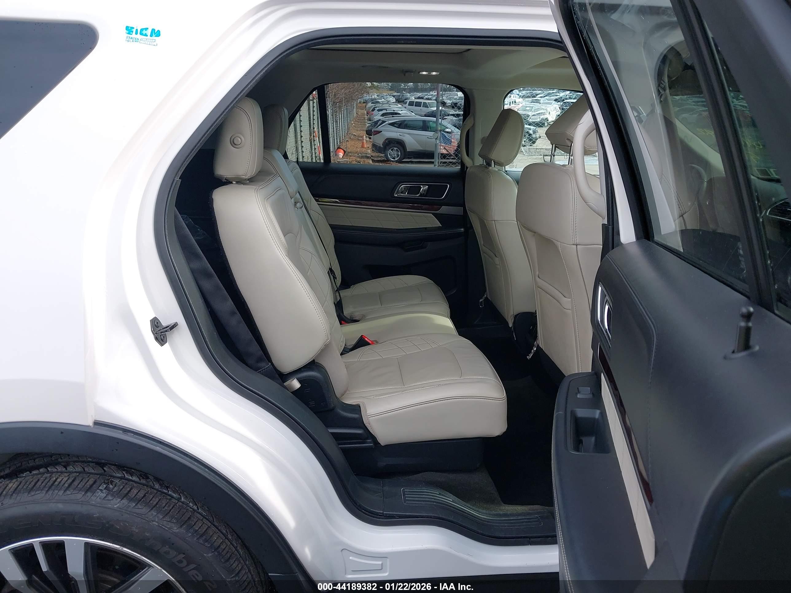 FORD EXPLORER image 8