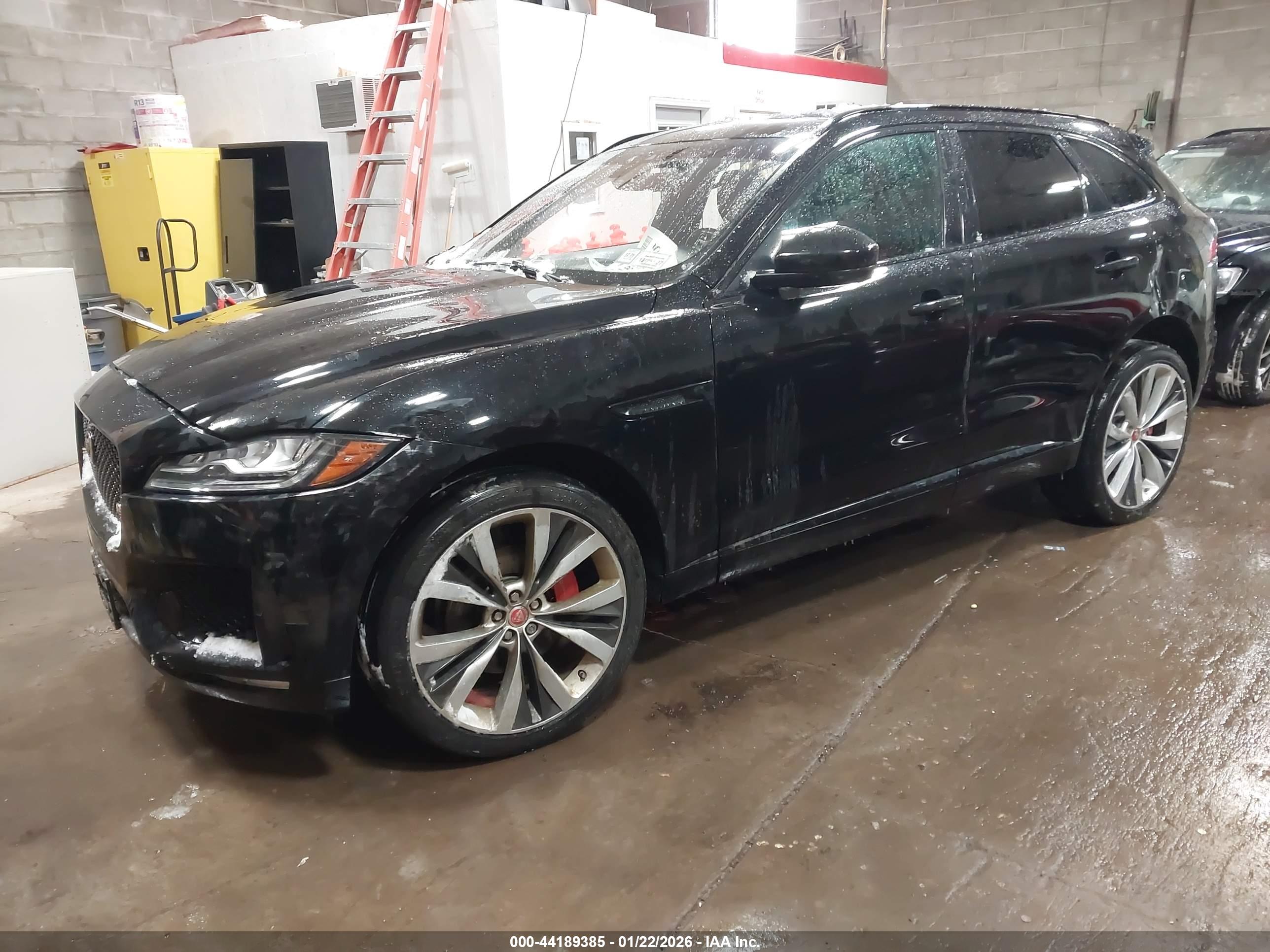 JAGUAR F-PACE image 2