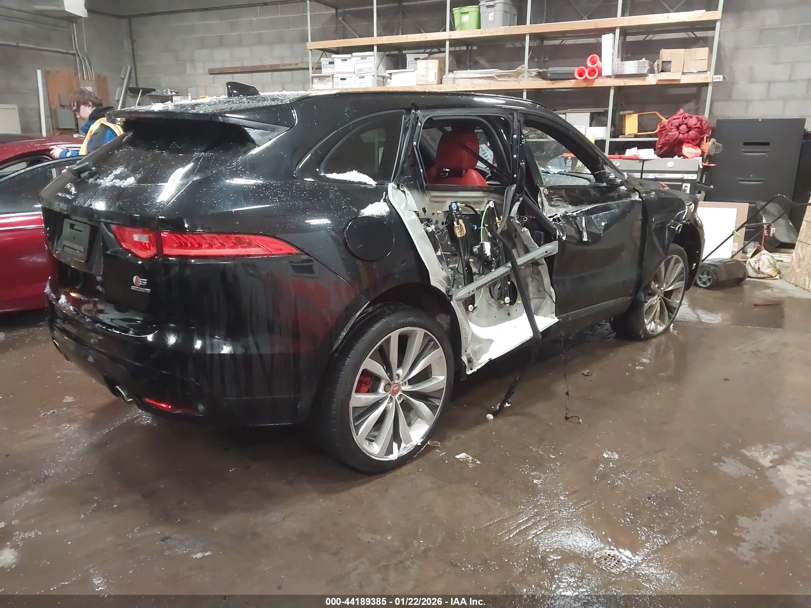 JAGUAR F-PACE image 4