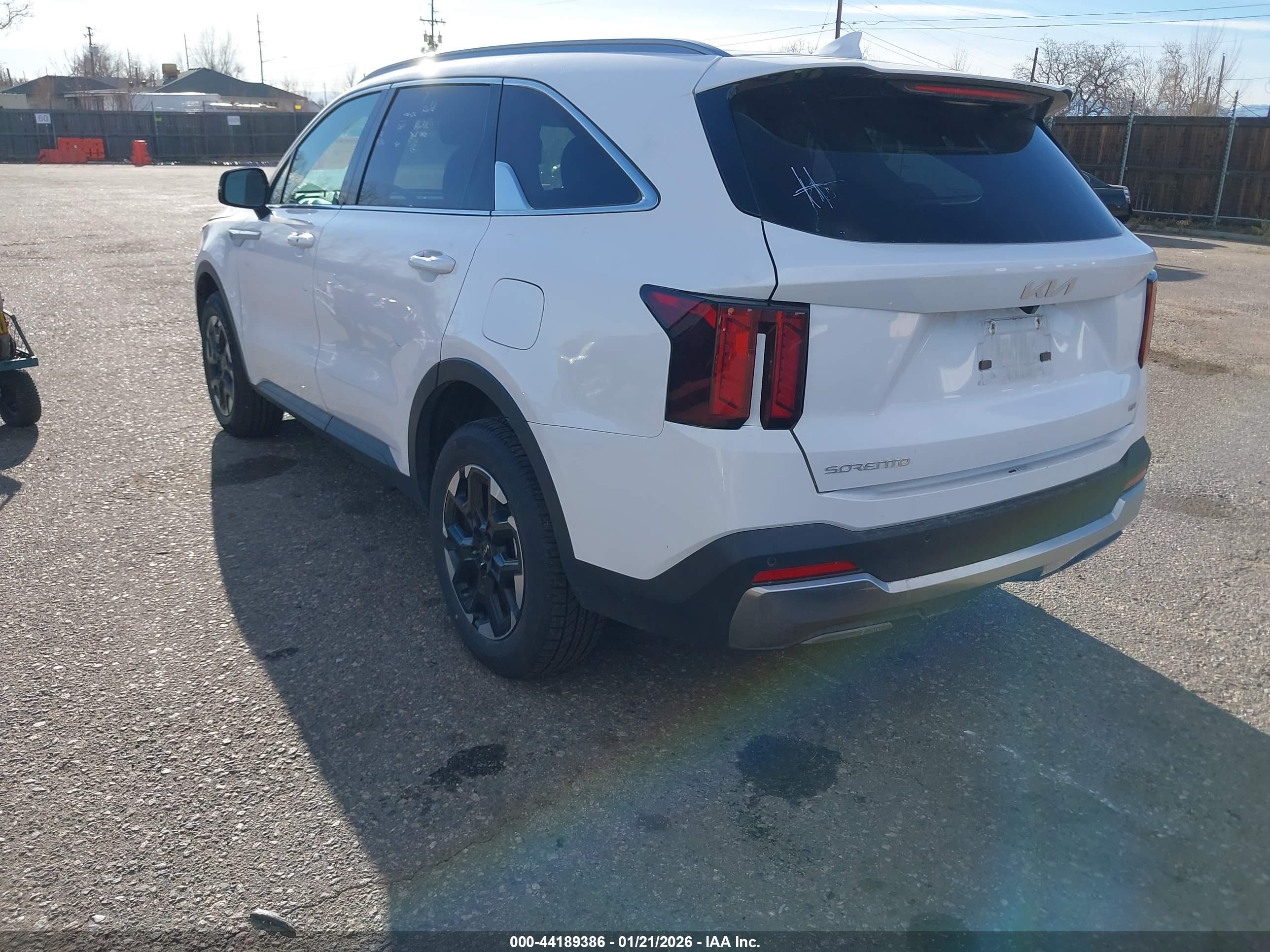 KIA SORENTO image 3