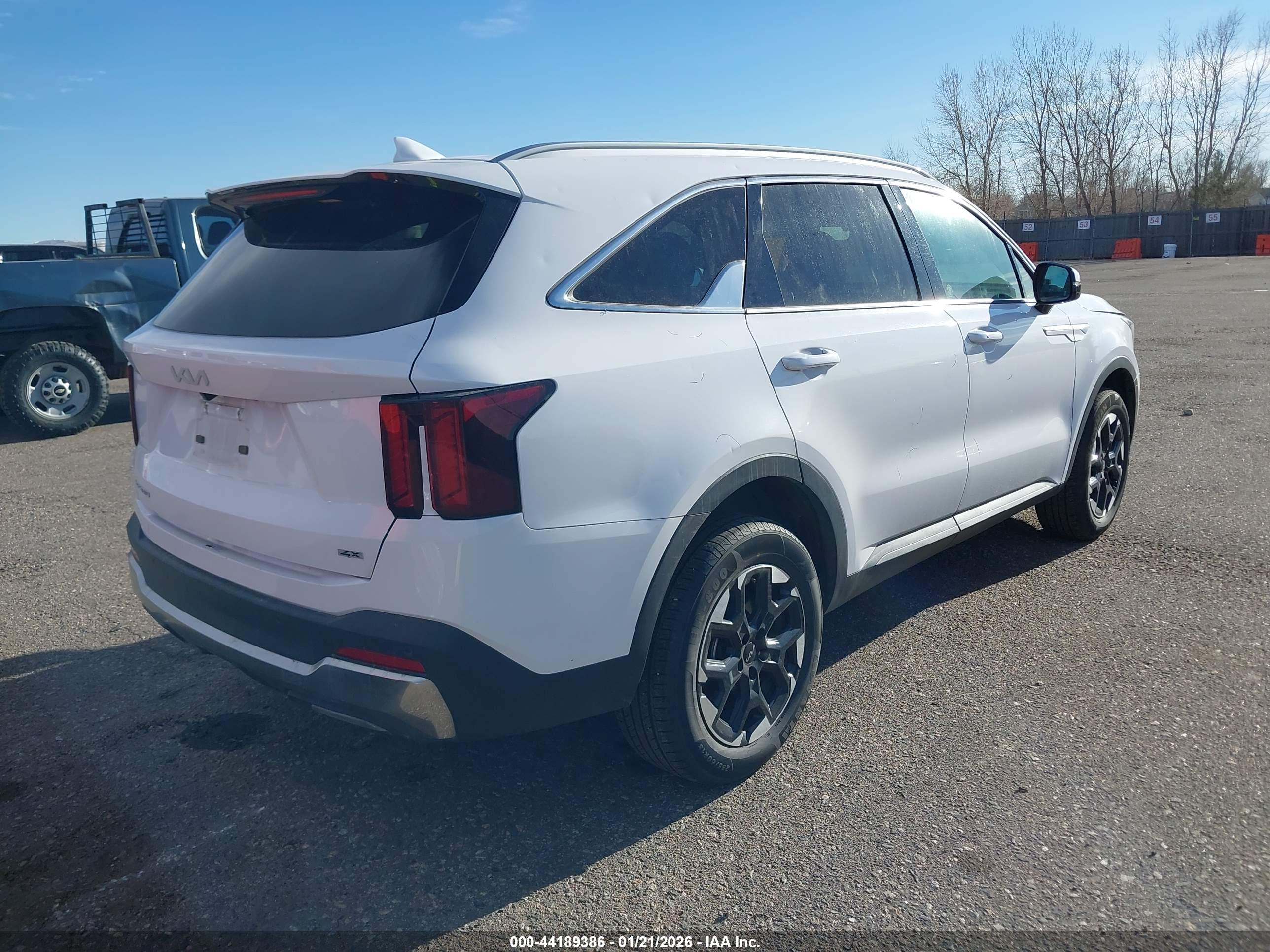 KIA SORENTO image 4