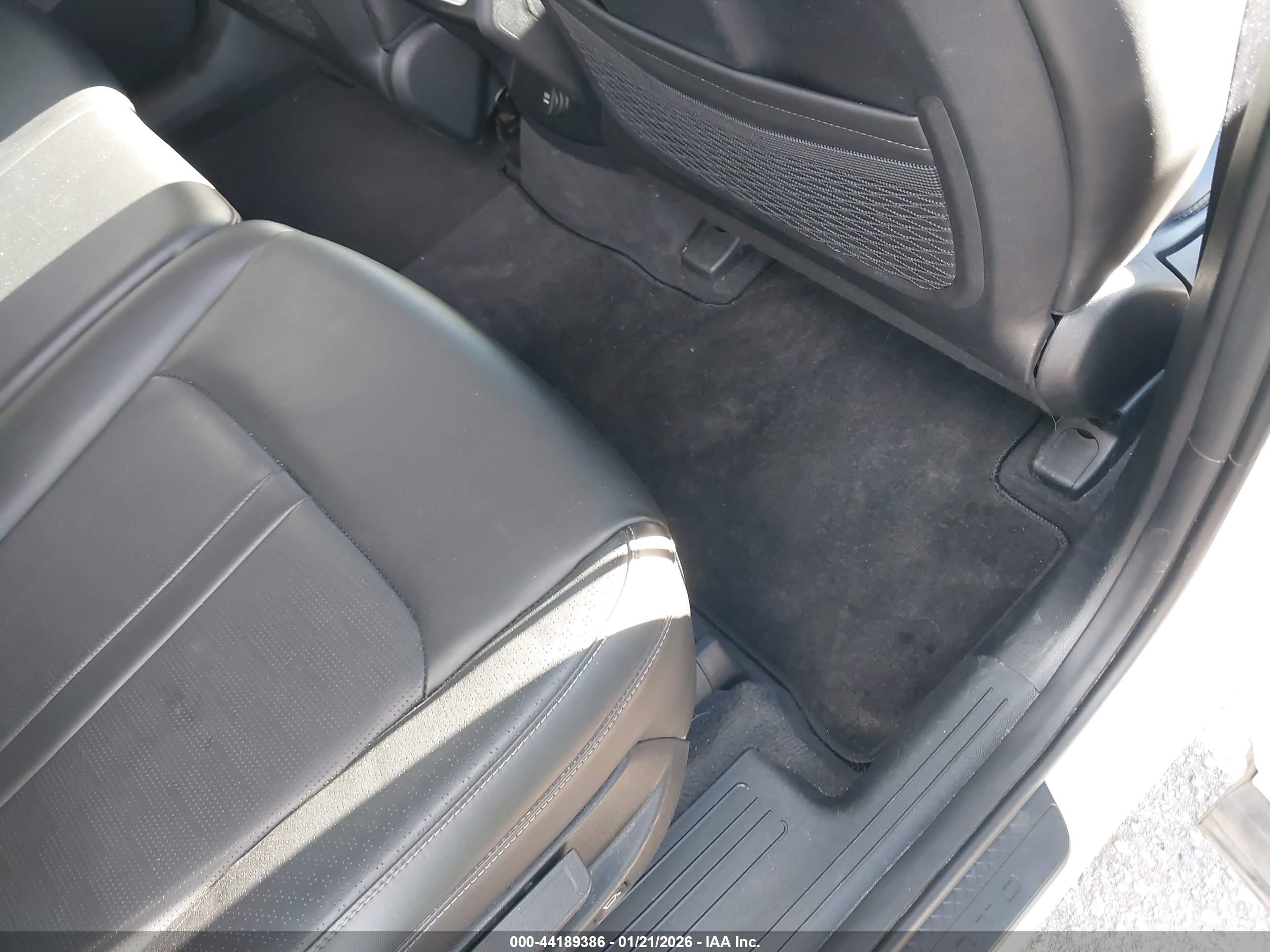 KIA SORENTO image 8