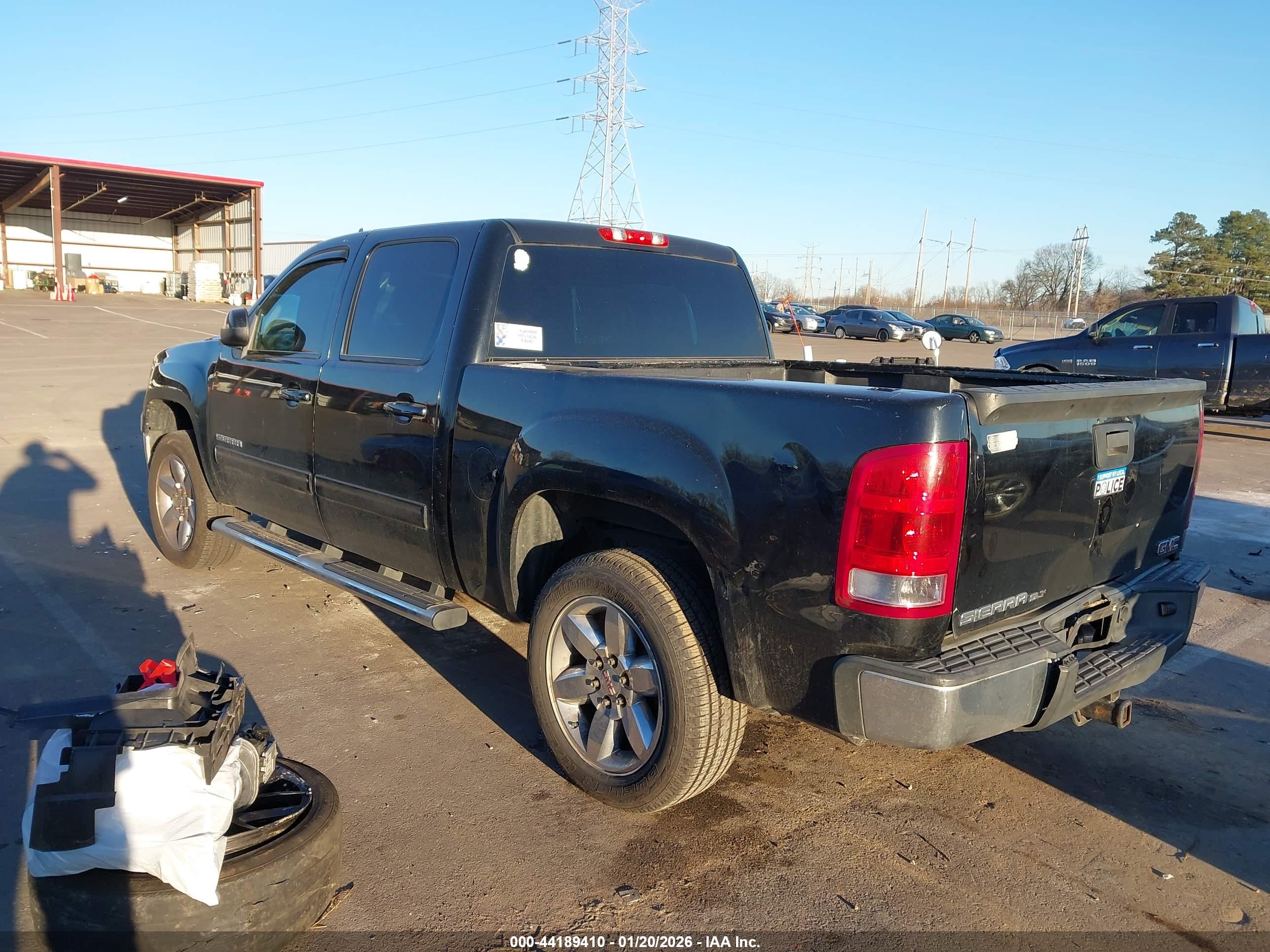 GMC SIERRA image 3