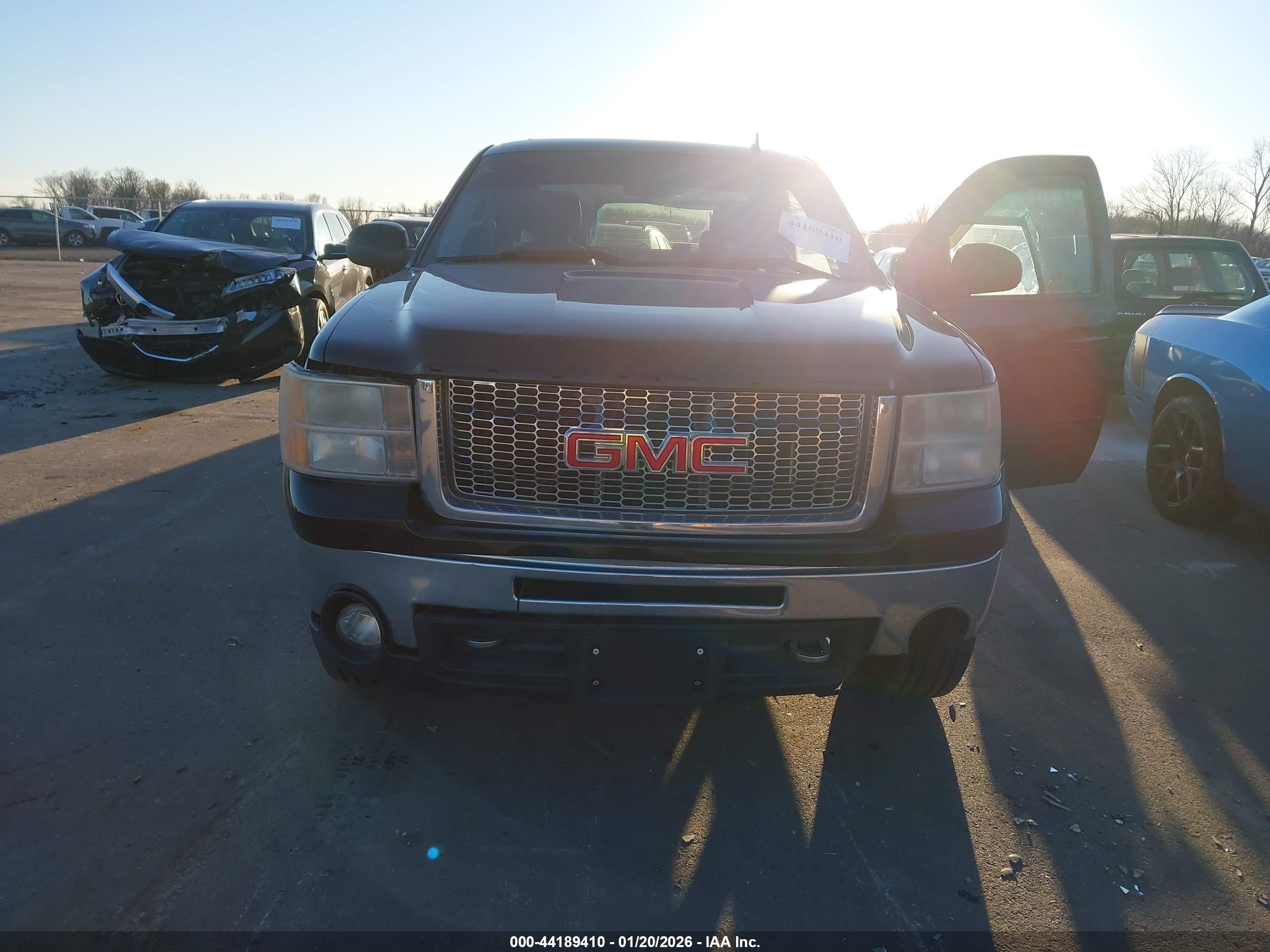 GMC SIERRA image 6