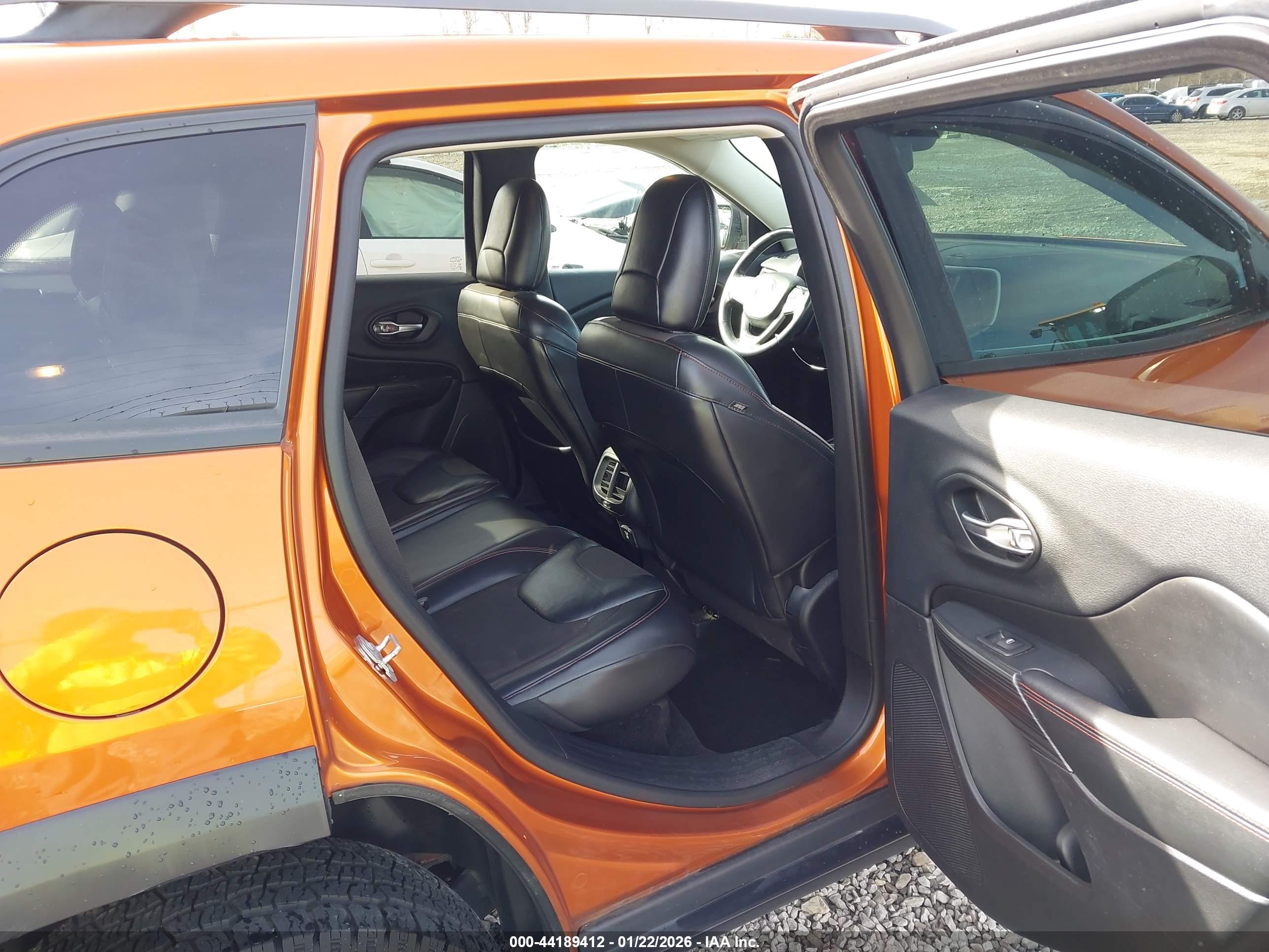 JEEP CHEROKEE image 8