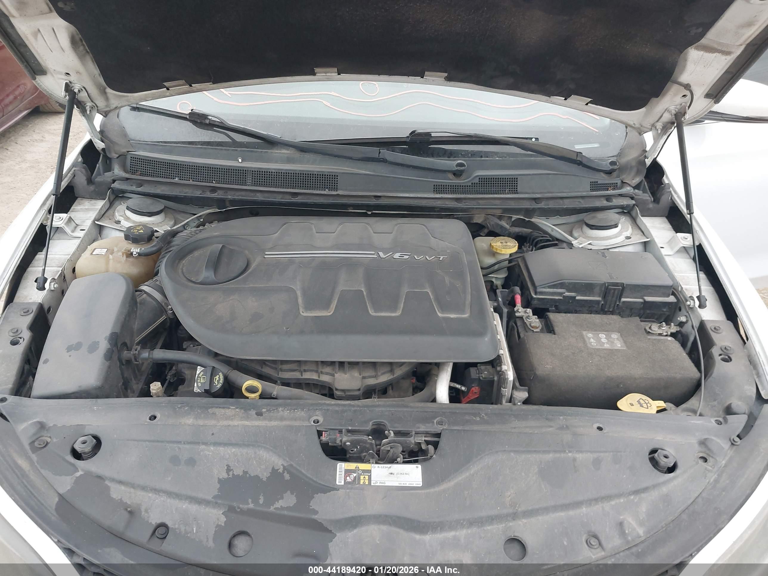 CHRYSLER 200 image 10