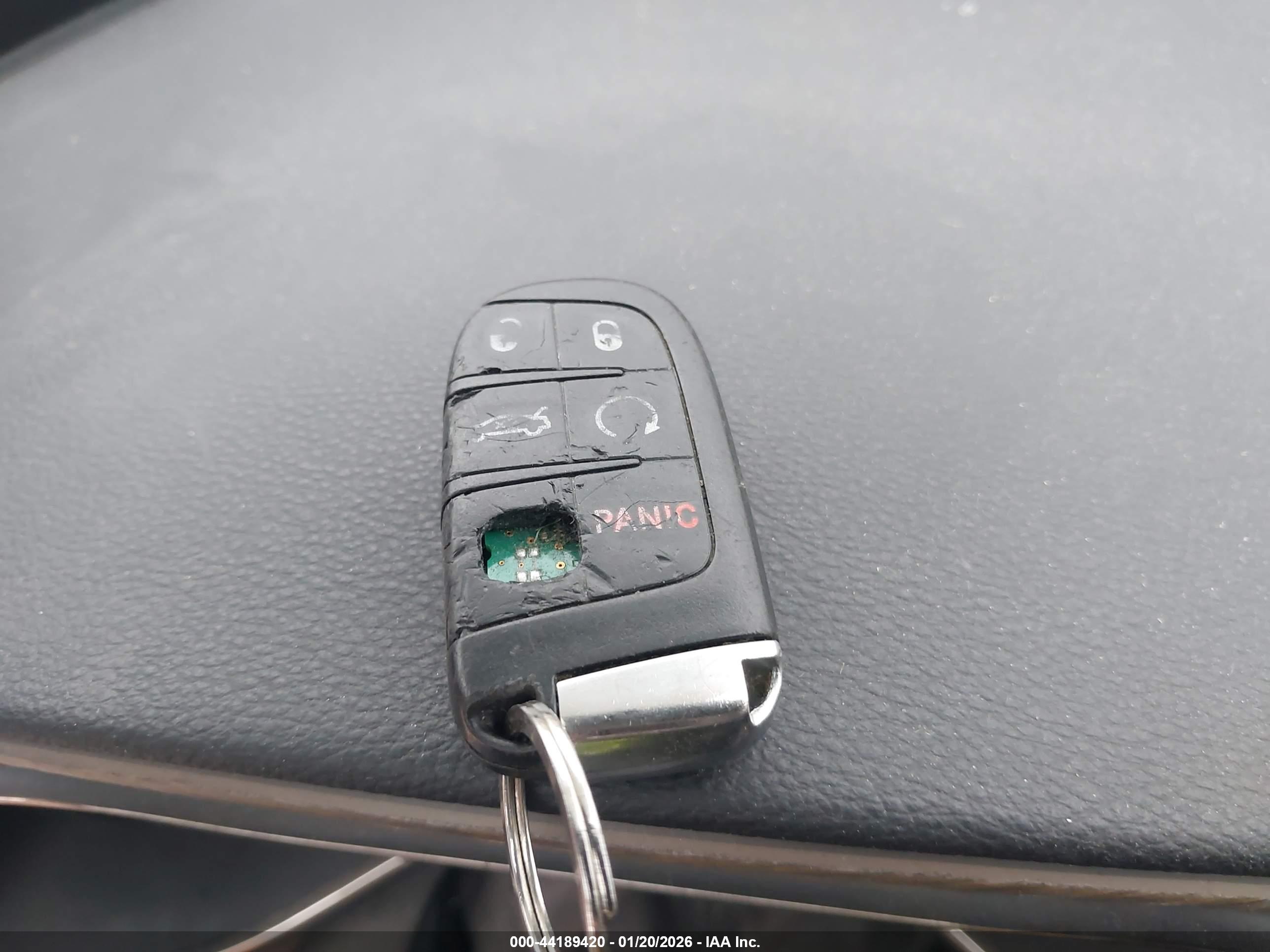 CHRYSLER 200 image 11