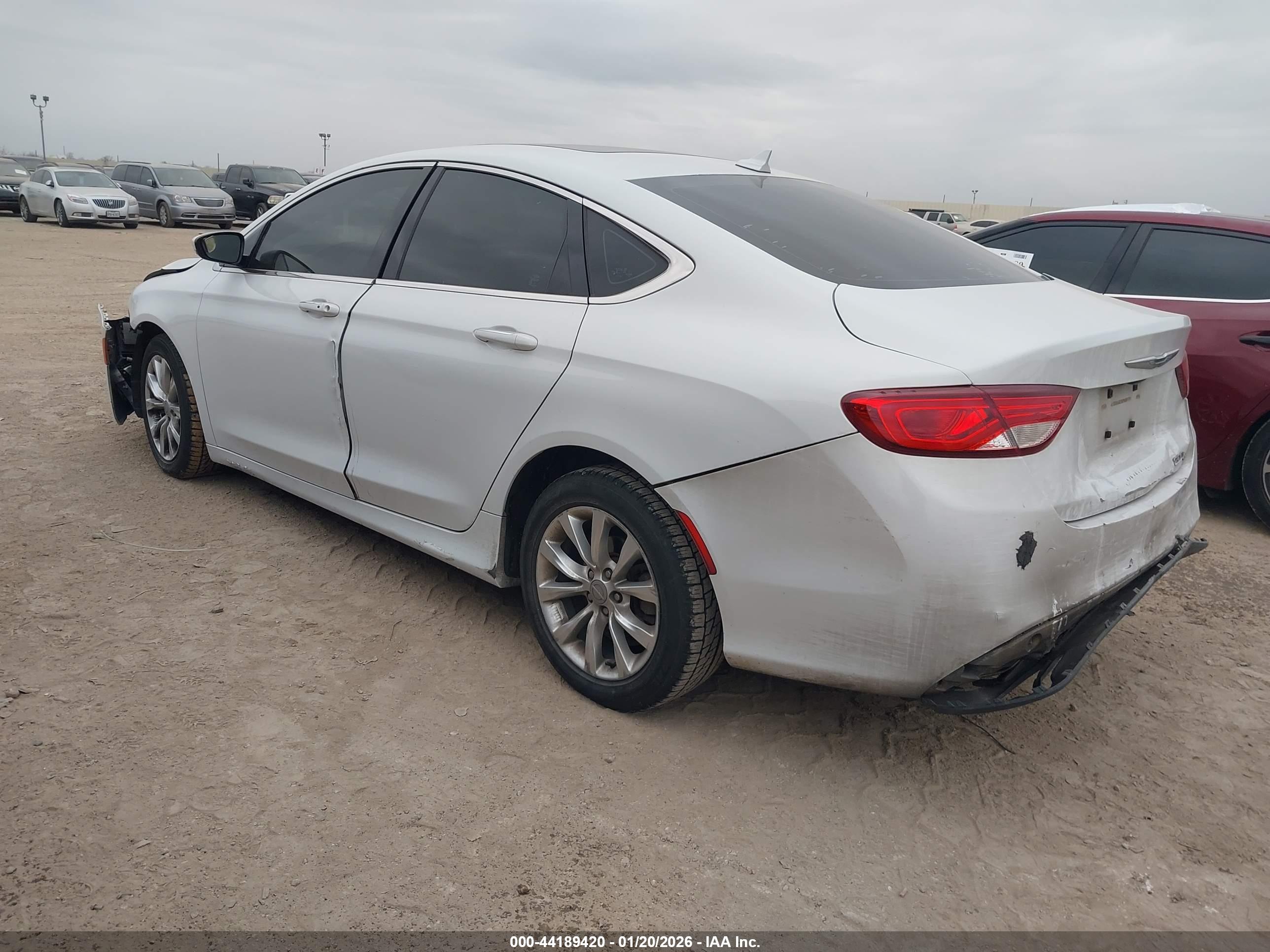 CHRYSLER 200 image 3