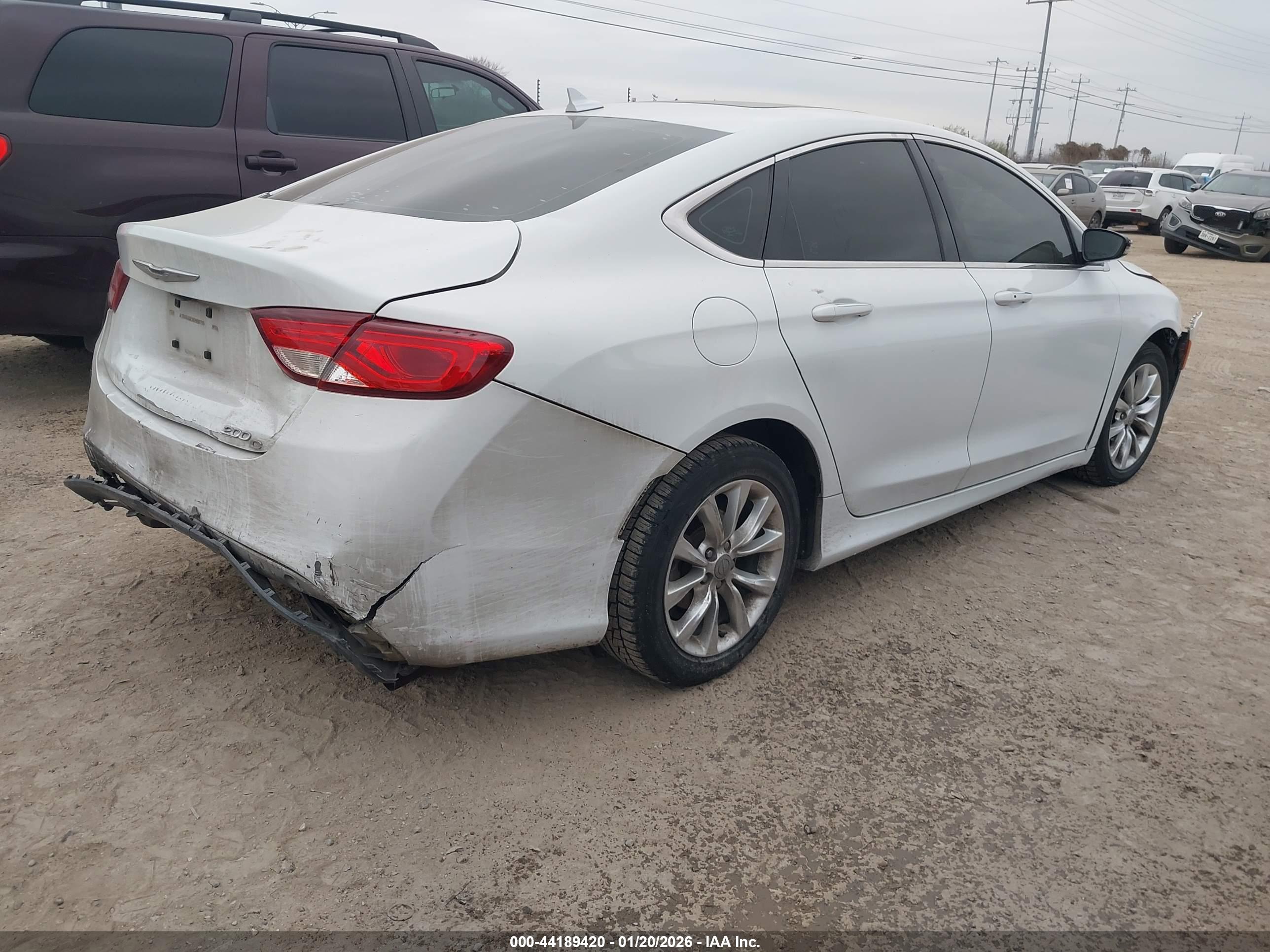 CHRYSLER 200 image 4