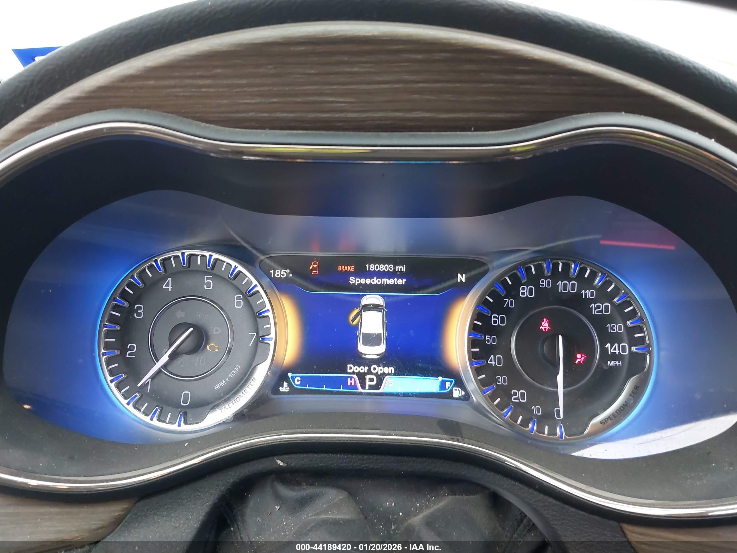 CHRYSLER 200 image 7