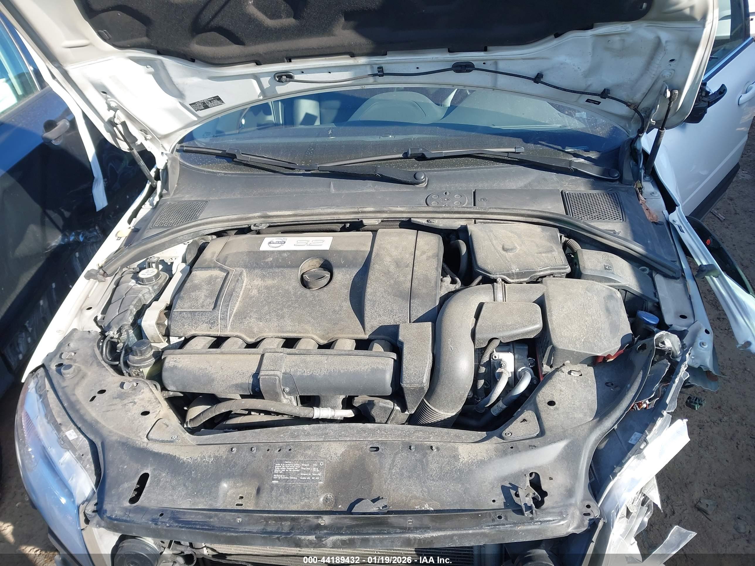 VOLVO XC70 image 10
