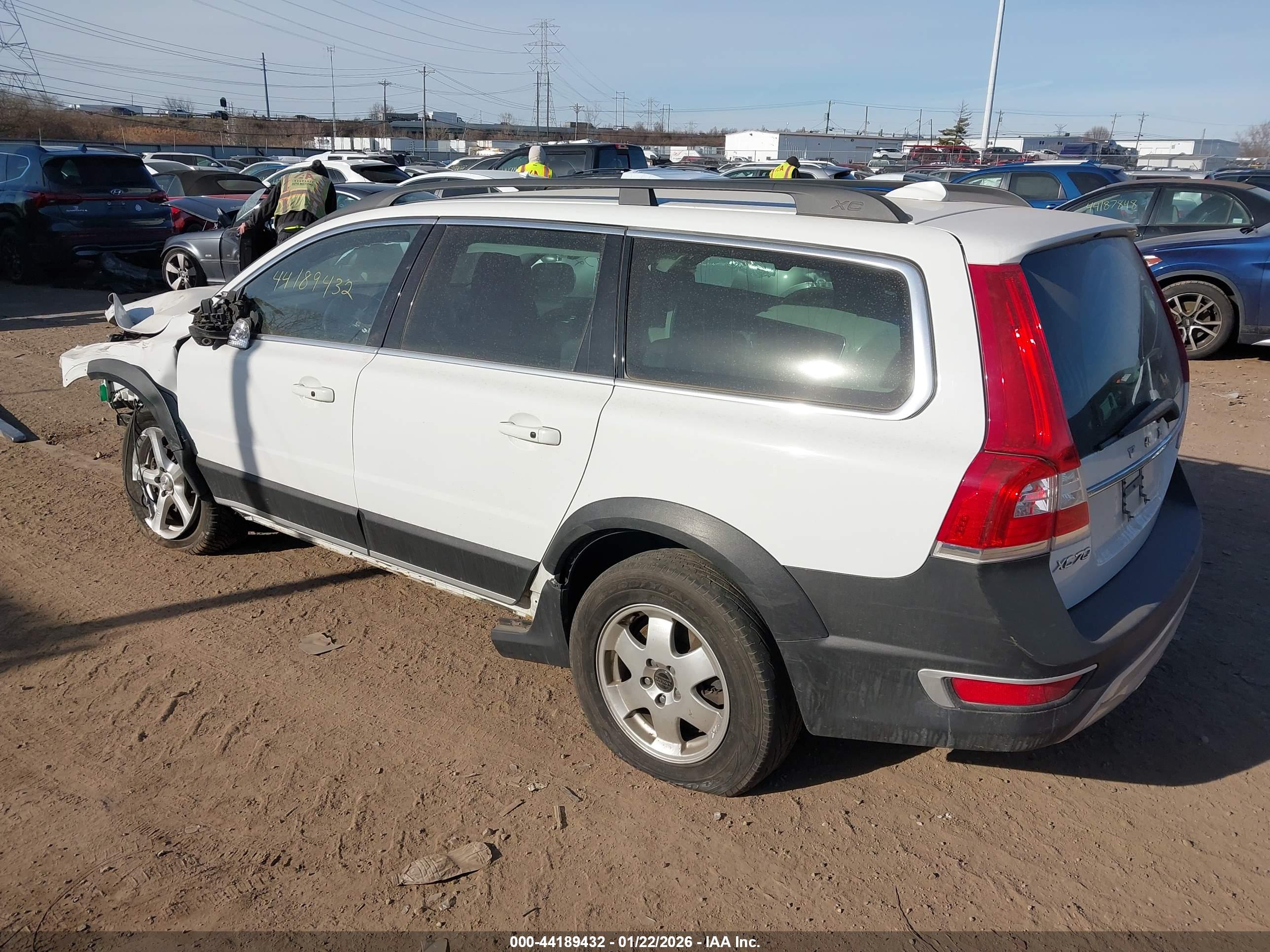 VOLVO XC70 image 3