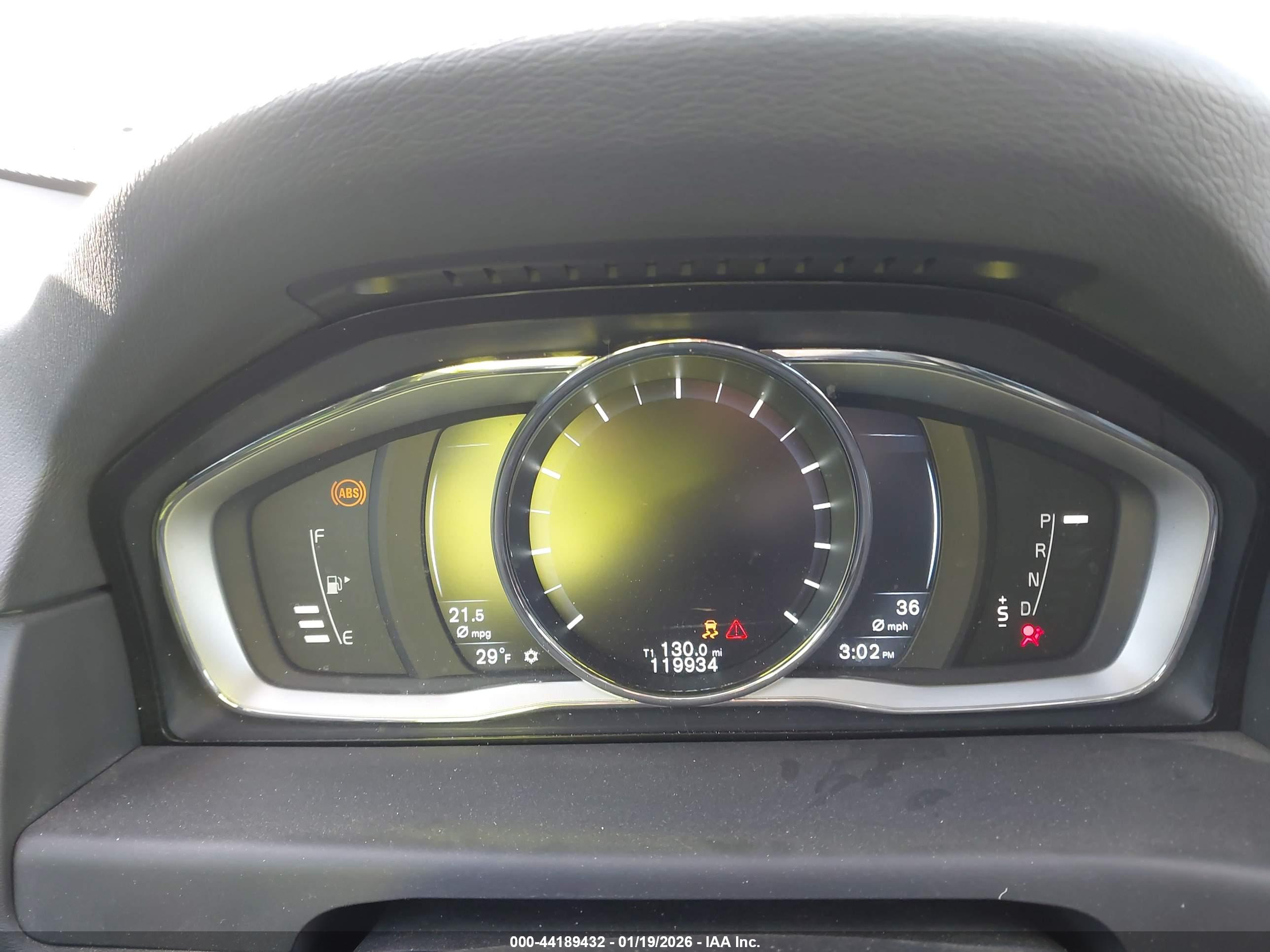 VOLVO XC70 image 7