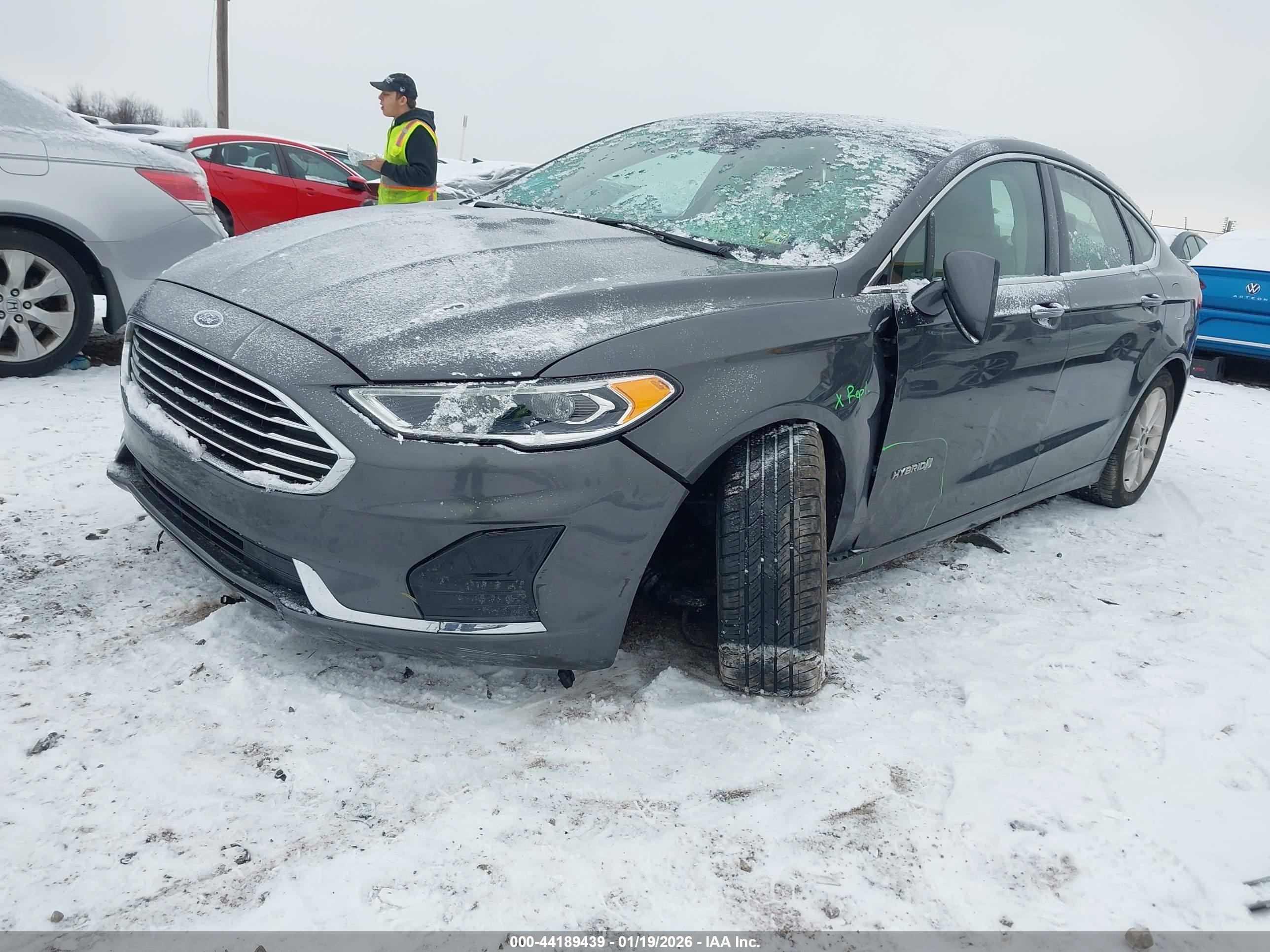 FORD FUSION image 2