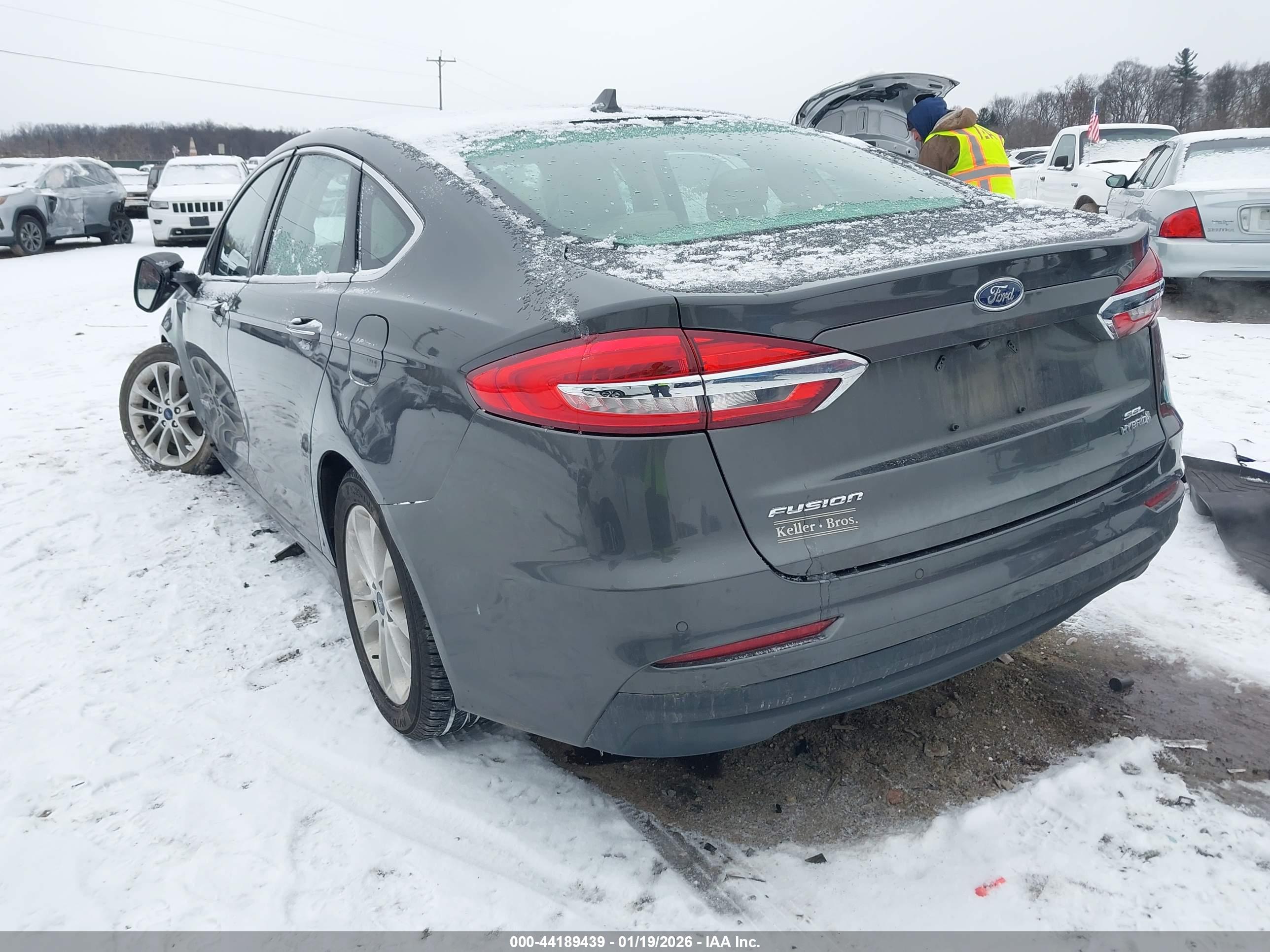 FORD FUSION image 3