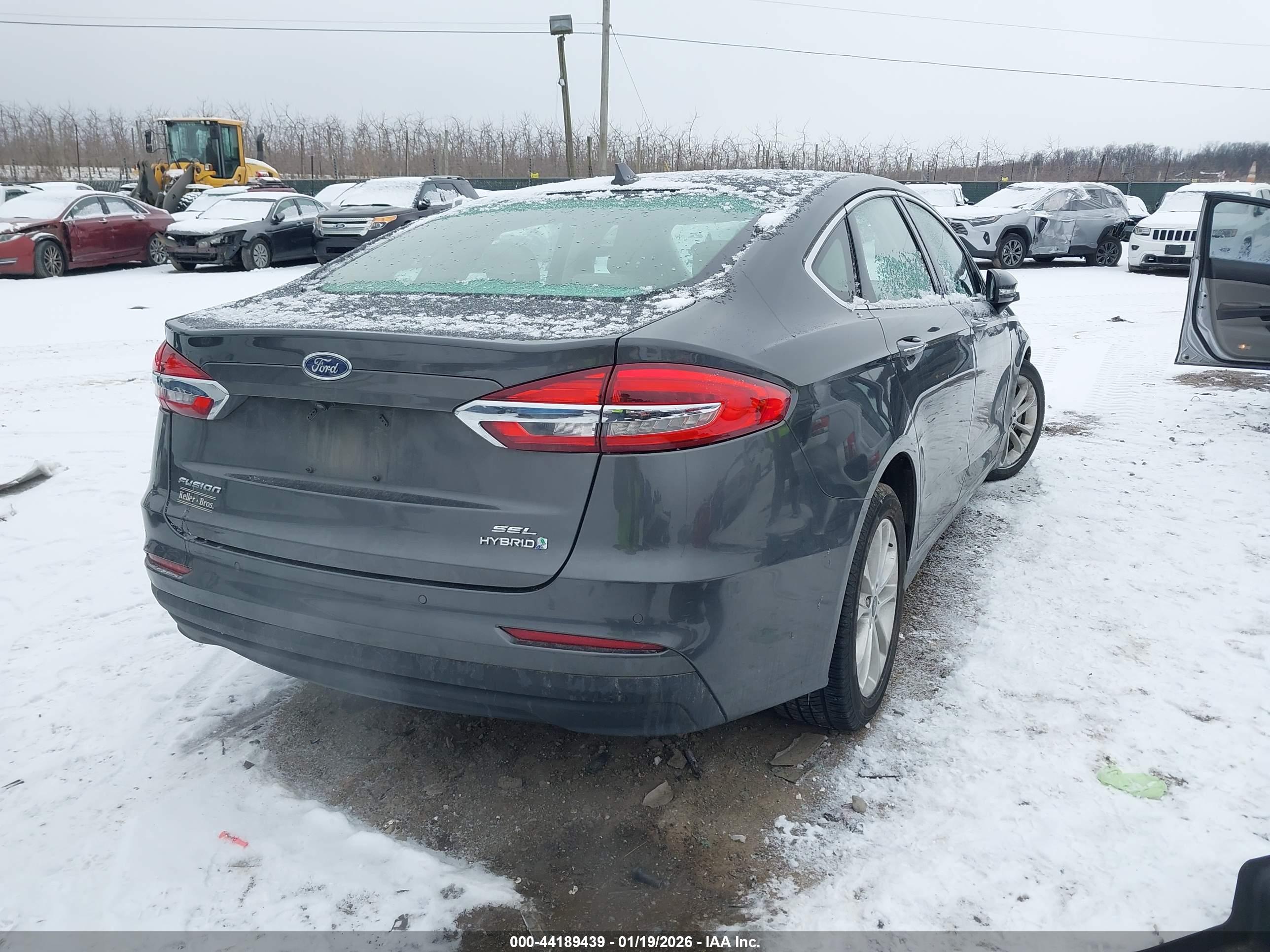 FORD FUSION image 4