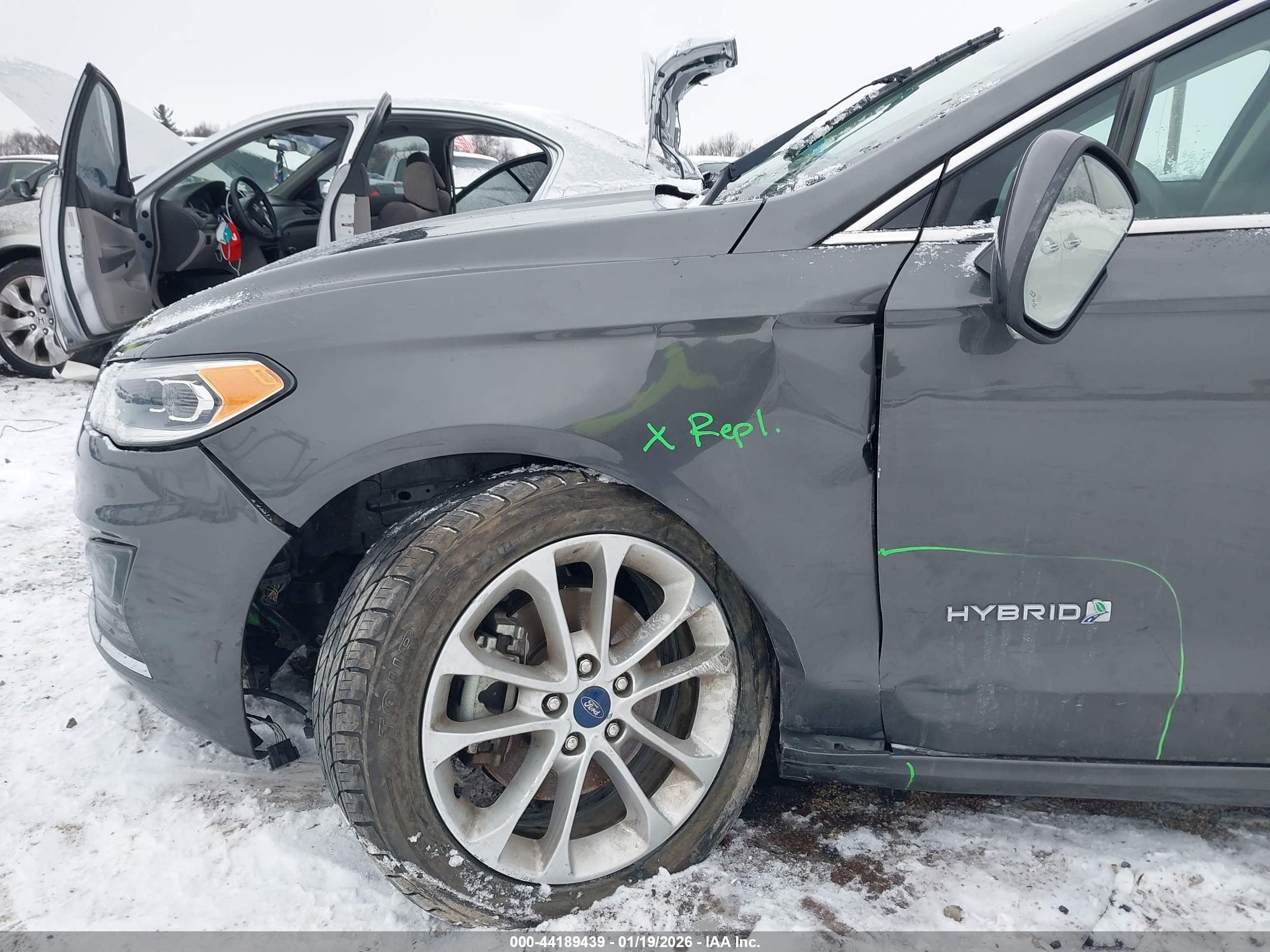 FORD FUSION image 6