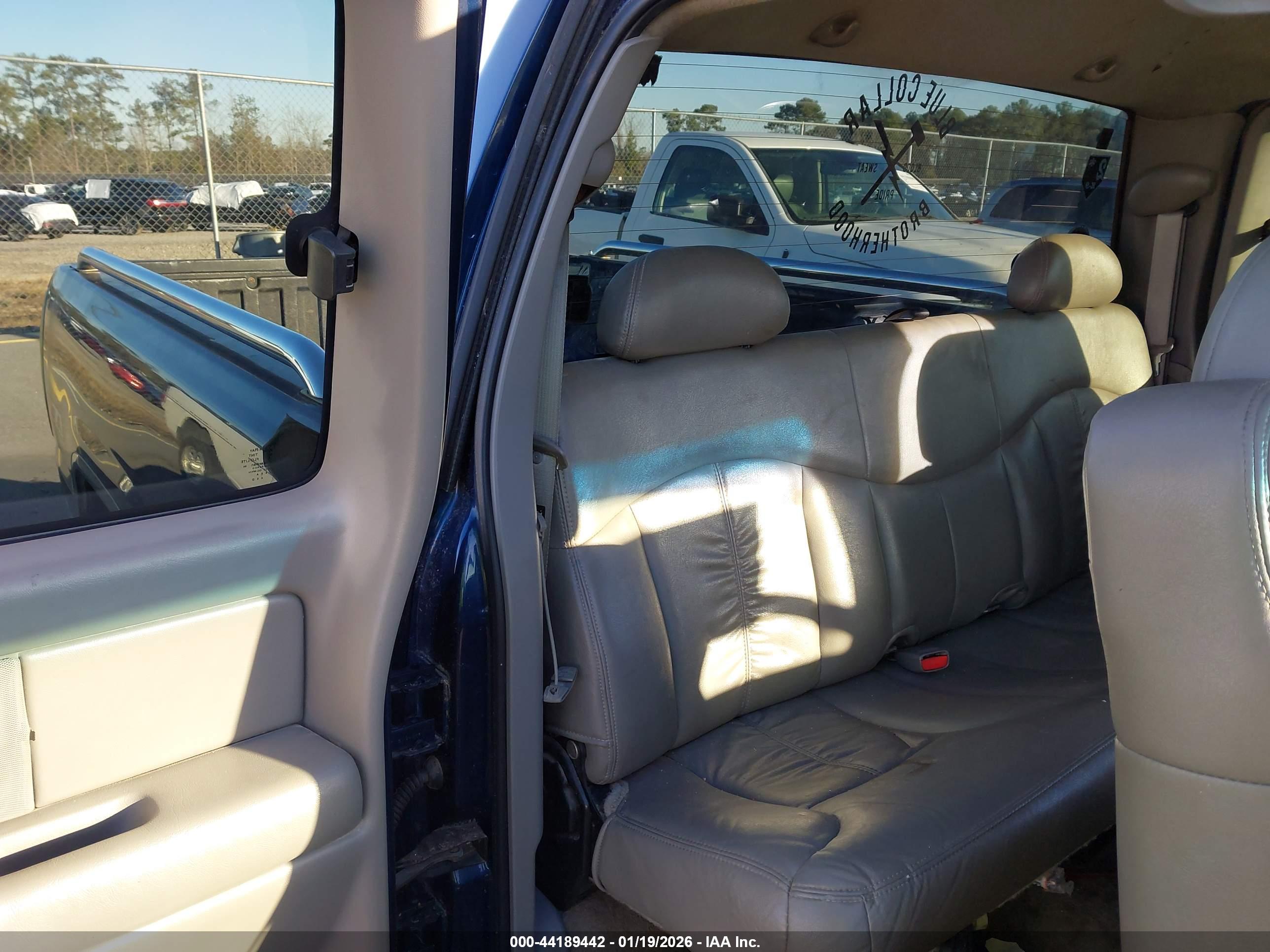 CHEVROLET SILVERADO image 8