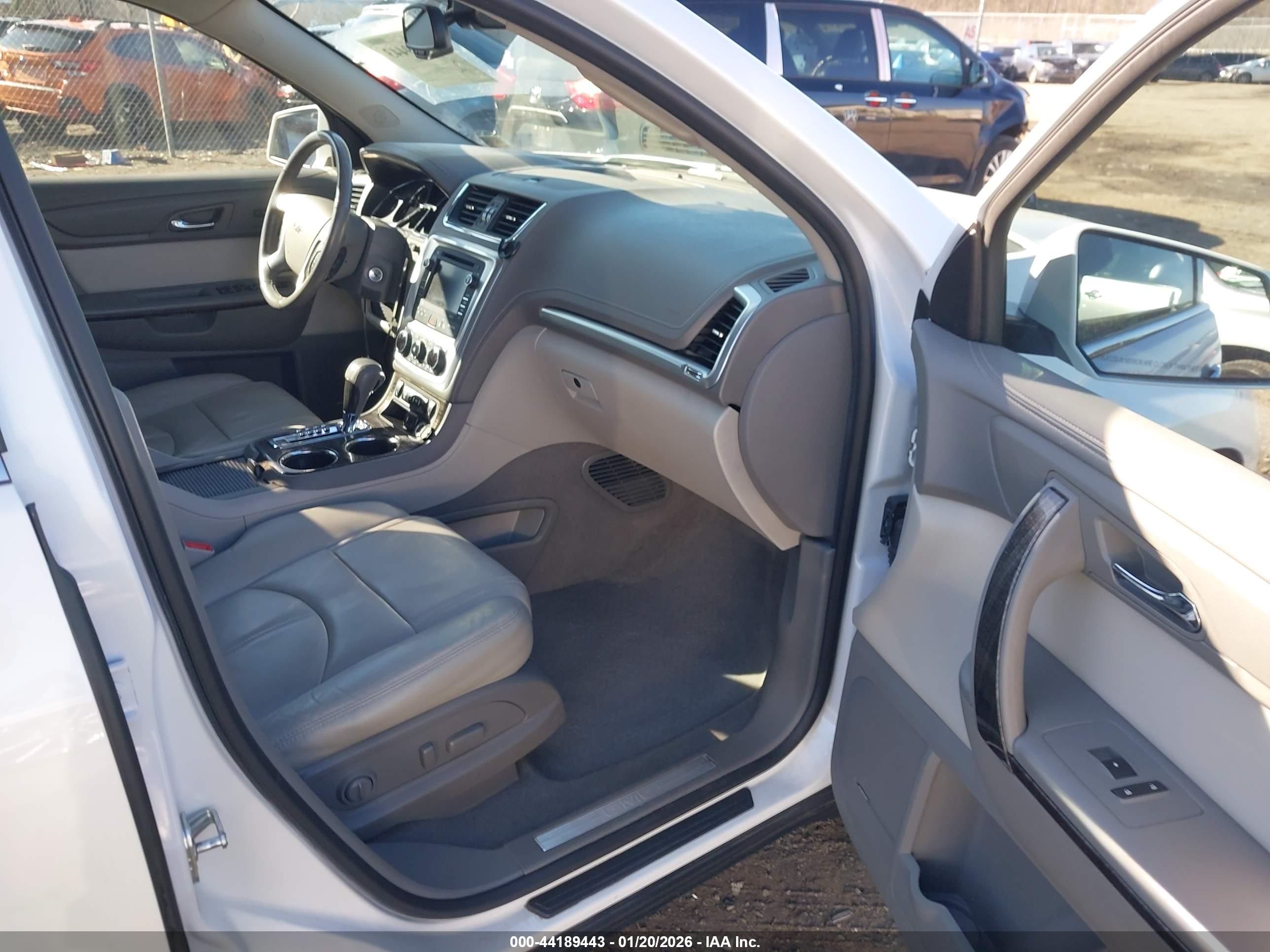GMC ACADIA image 5