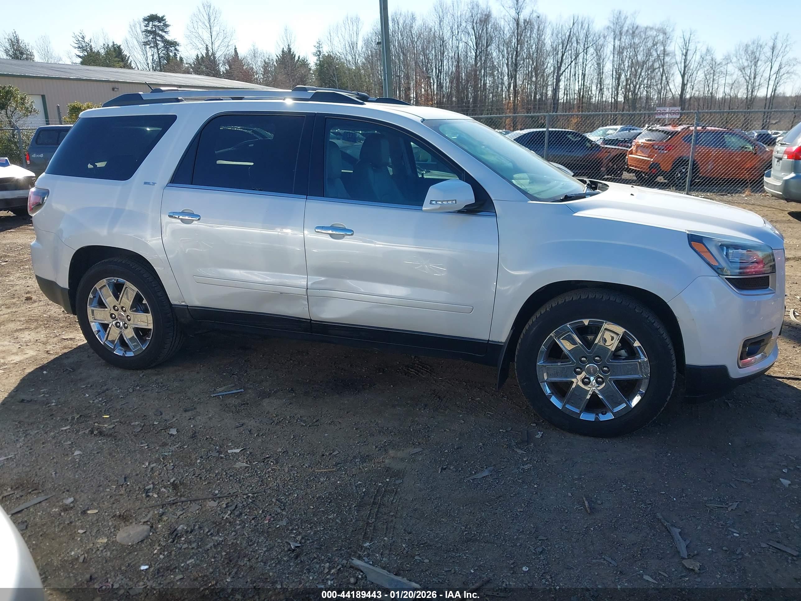 GMC ACADIA image 6