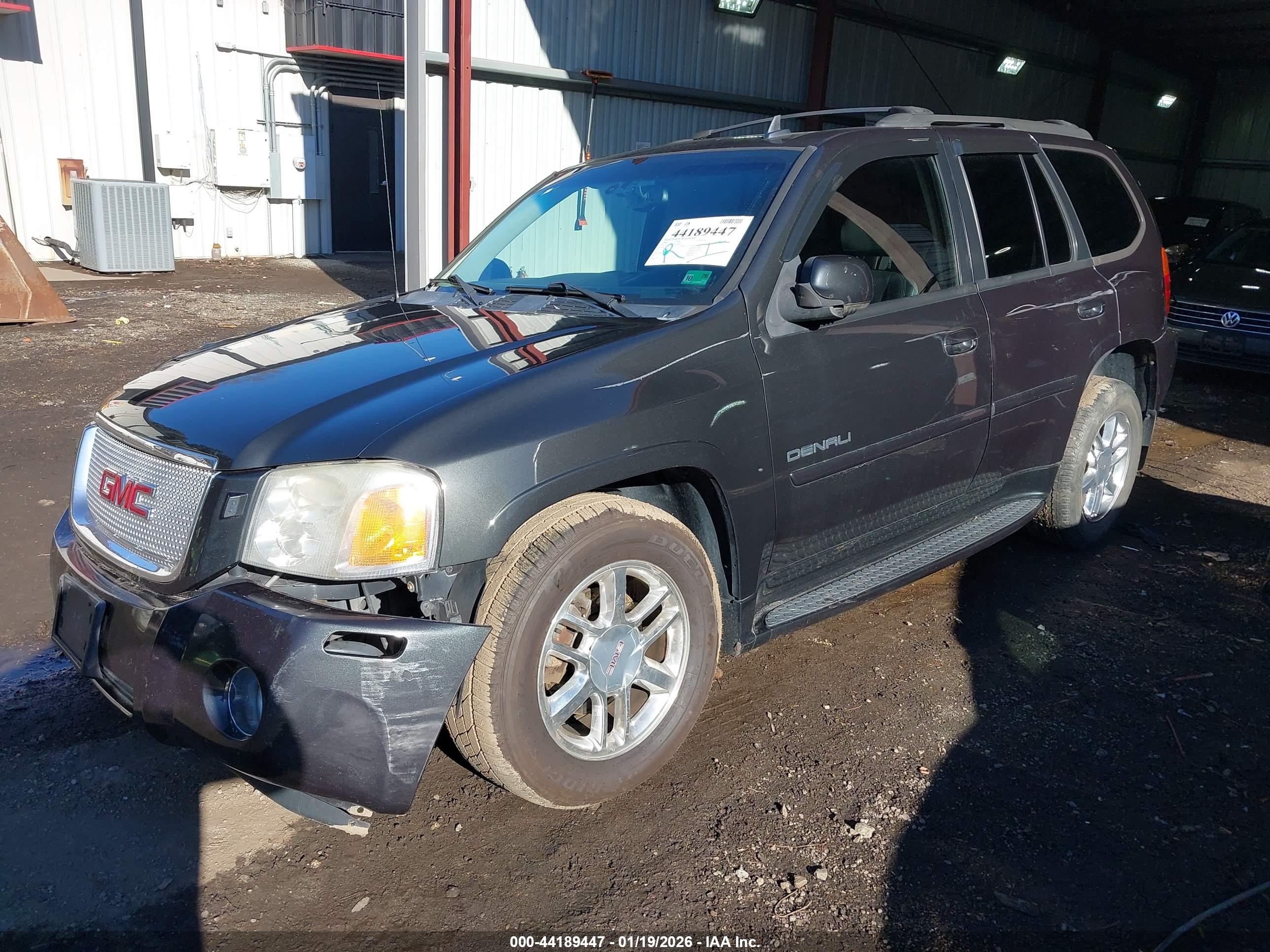 GMC ENVOY image 2