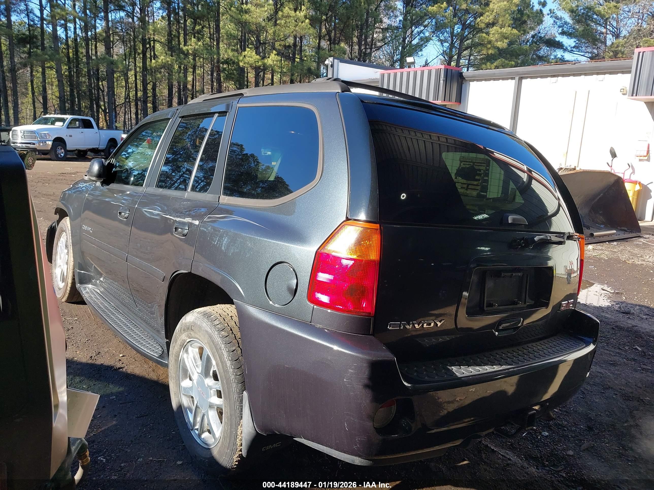 GMC ENVOY image 3