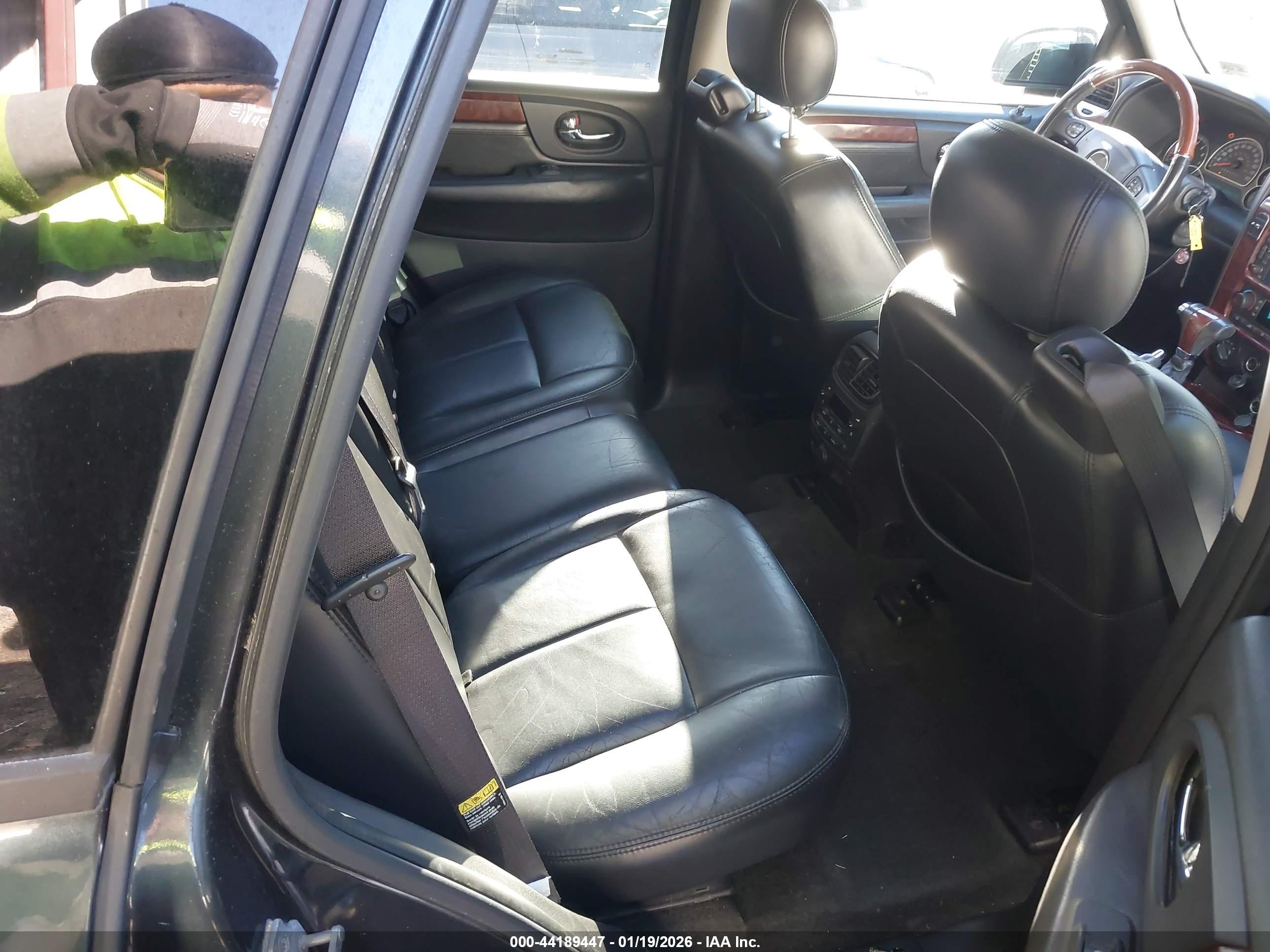 GMC ENVOY image 8