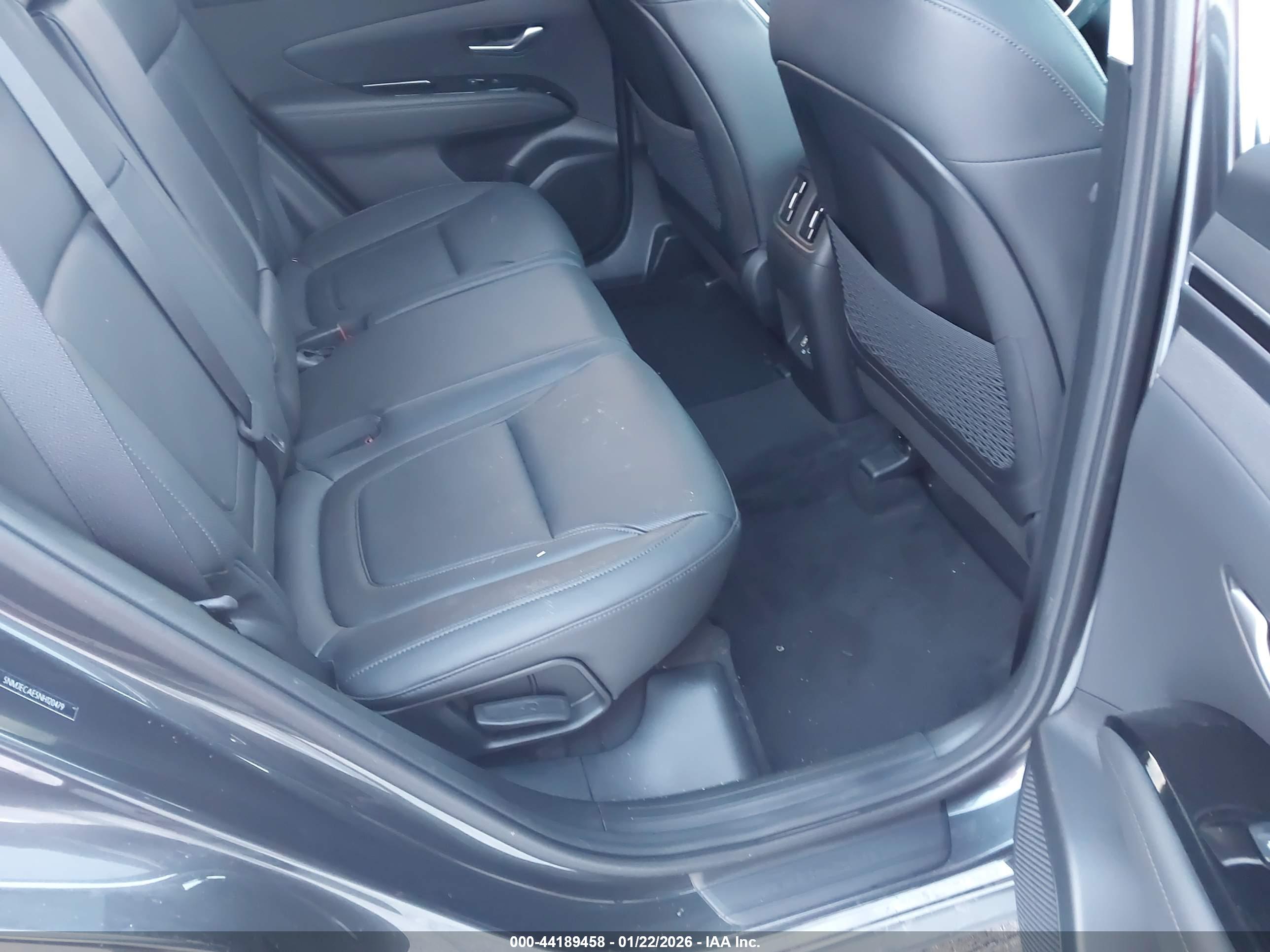 HYUNDAI TUCSON image 8